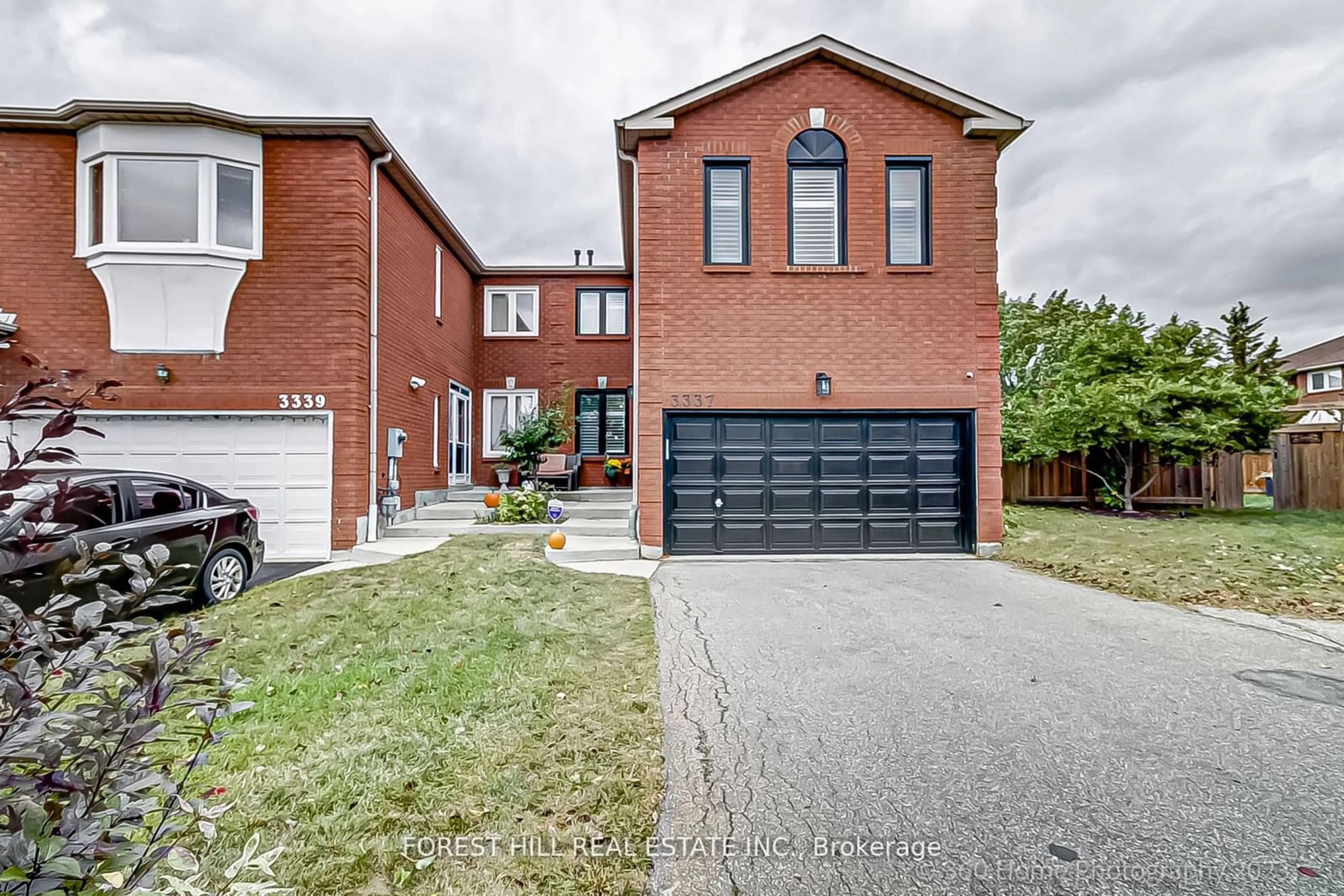 Home with brick exterior material, street for 3337 Bobwhite Mews, Mississauga Ontario L5N 6E8