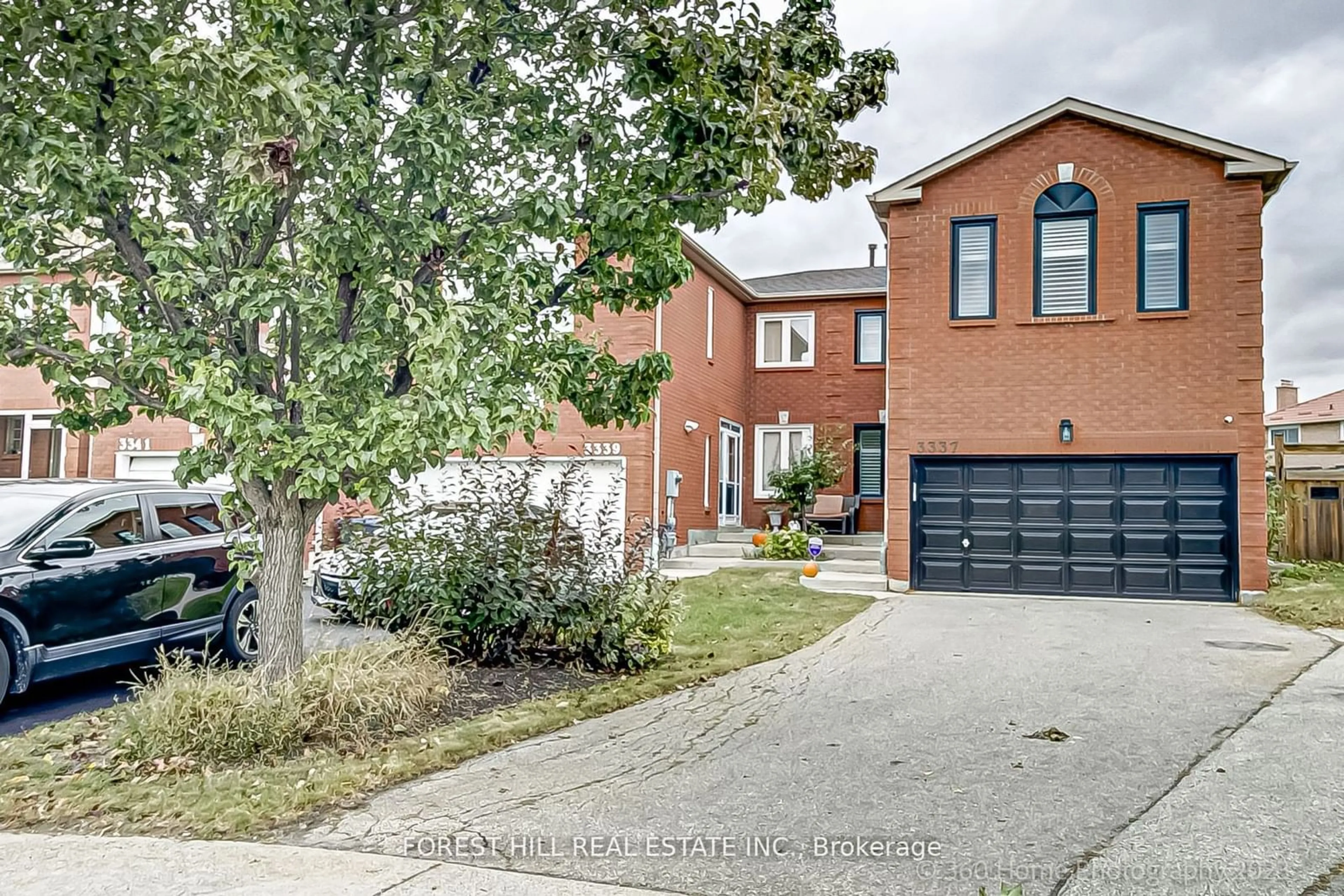 Home with brick exterior material, street for 3337 Bobwhite Mews, Mississauga Ontario L5N 6E8