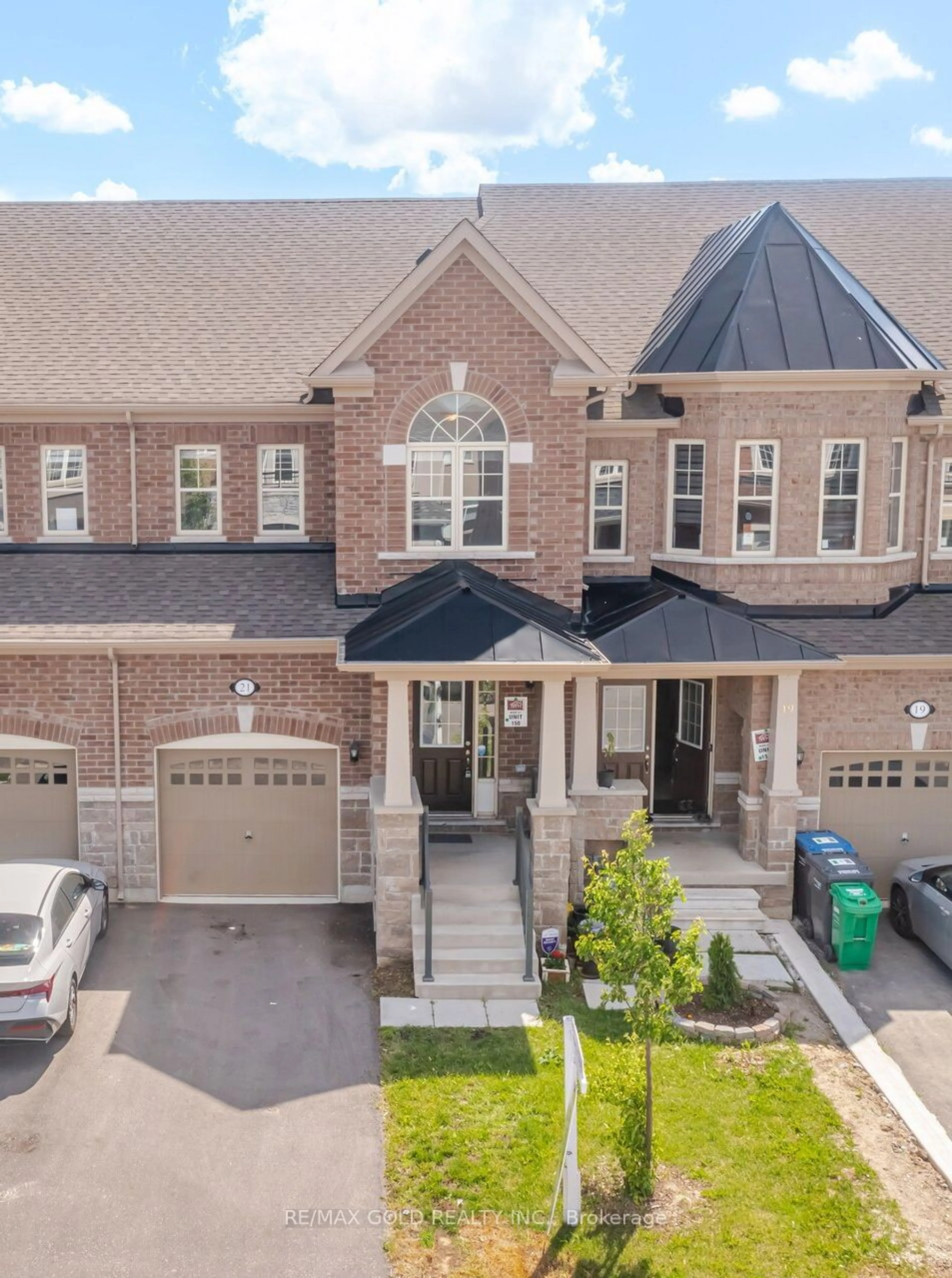 Home with brick exterior material, street for 21 Pearman Cres, Brampton Ontario L7A 4Y8