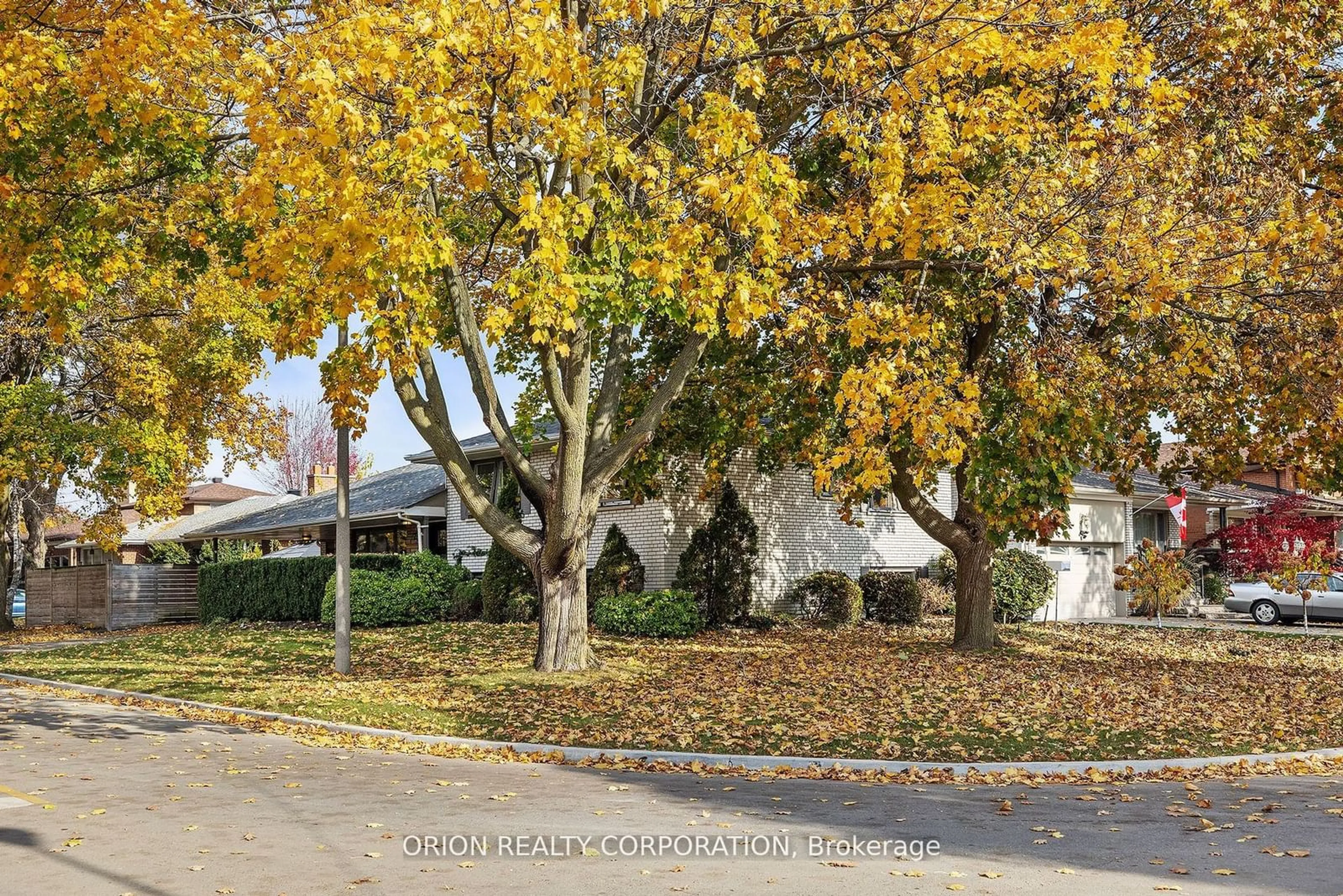 A pic from outside/outdoor area/front of a property/back of a property/a pic from drone, street for 2 Ashmount Cres, Toronto Ontario M9R 1C7