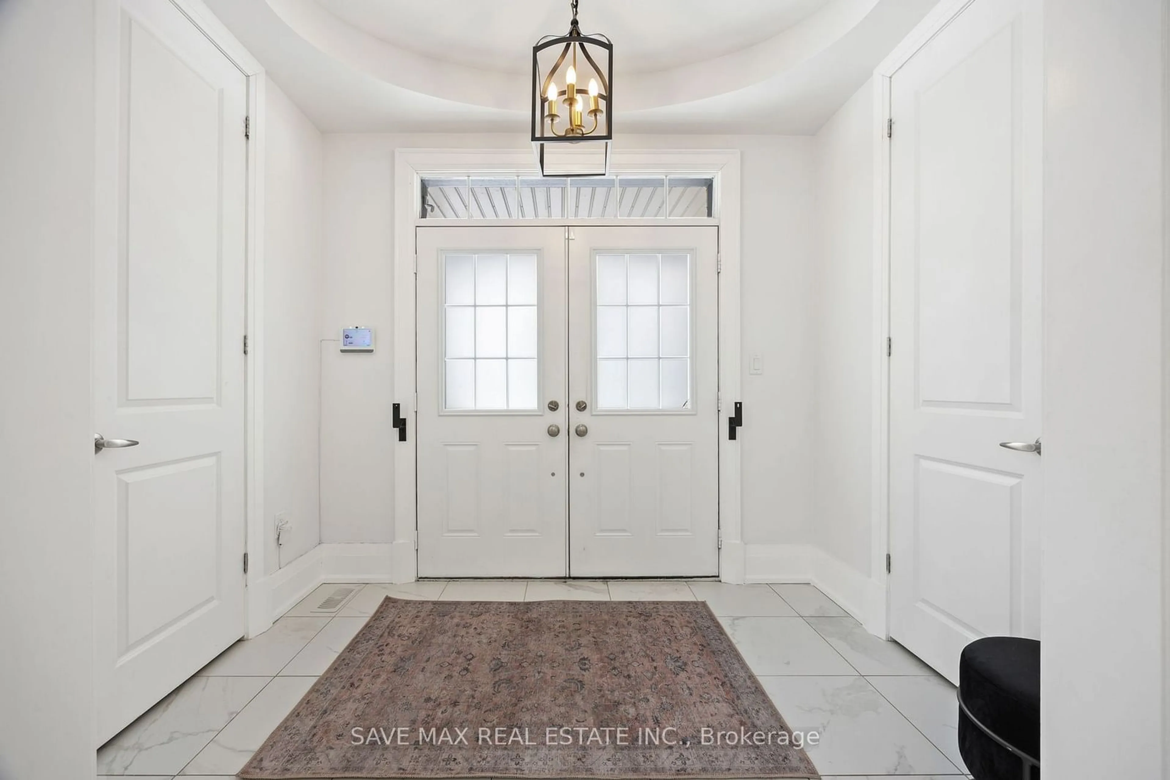 Indoor entryway for 2 Hamilton Crt, Caledon Ontario L7C 4B5