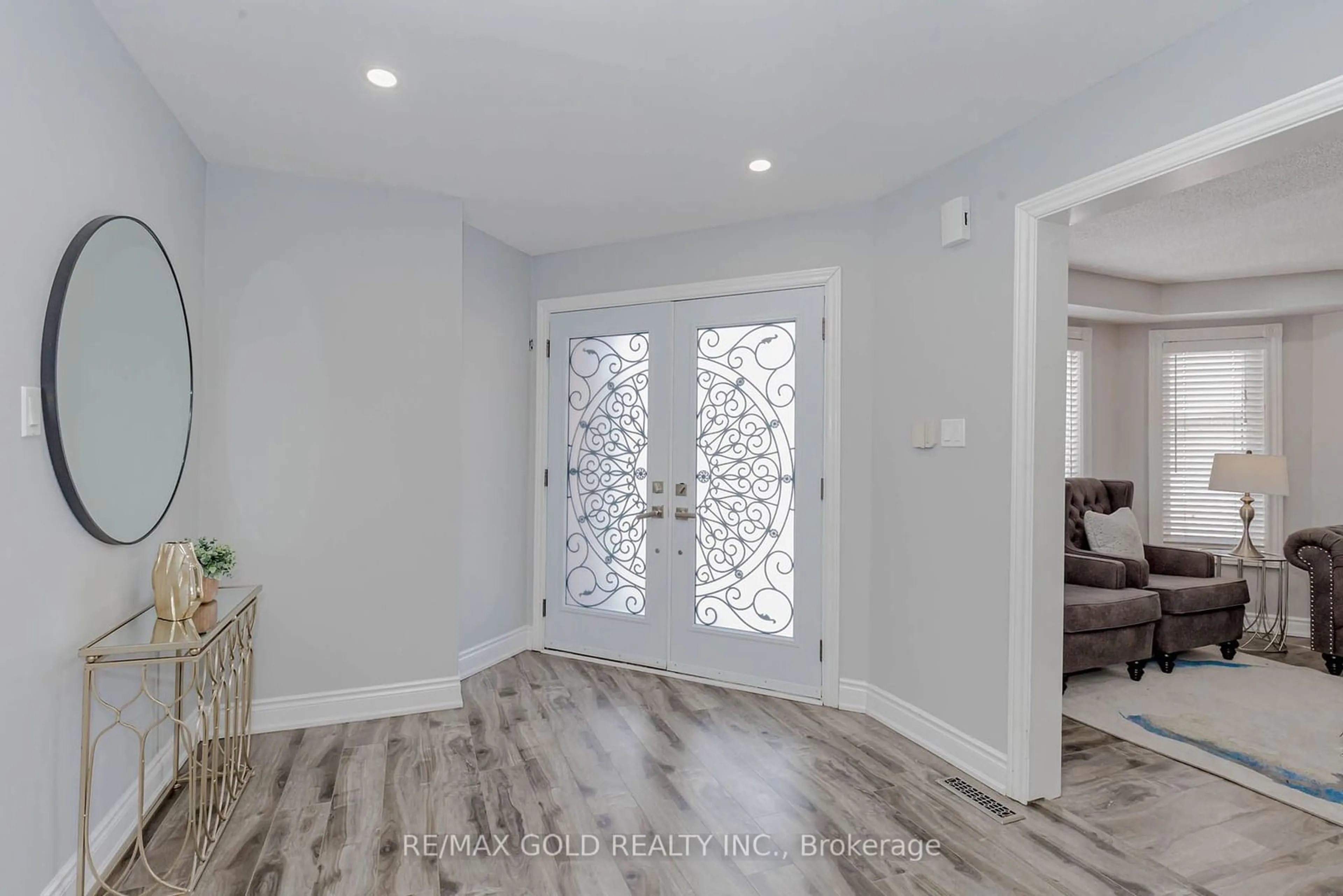 Indoor entryway for 89 Sal Circ, Brampton Ontario L6R 1H5