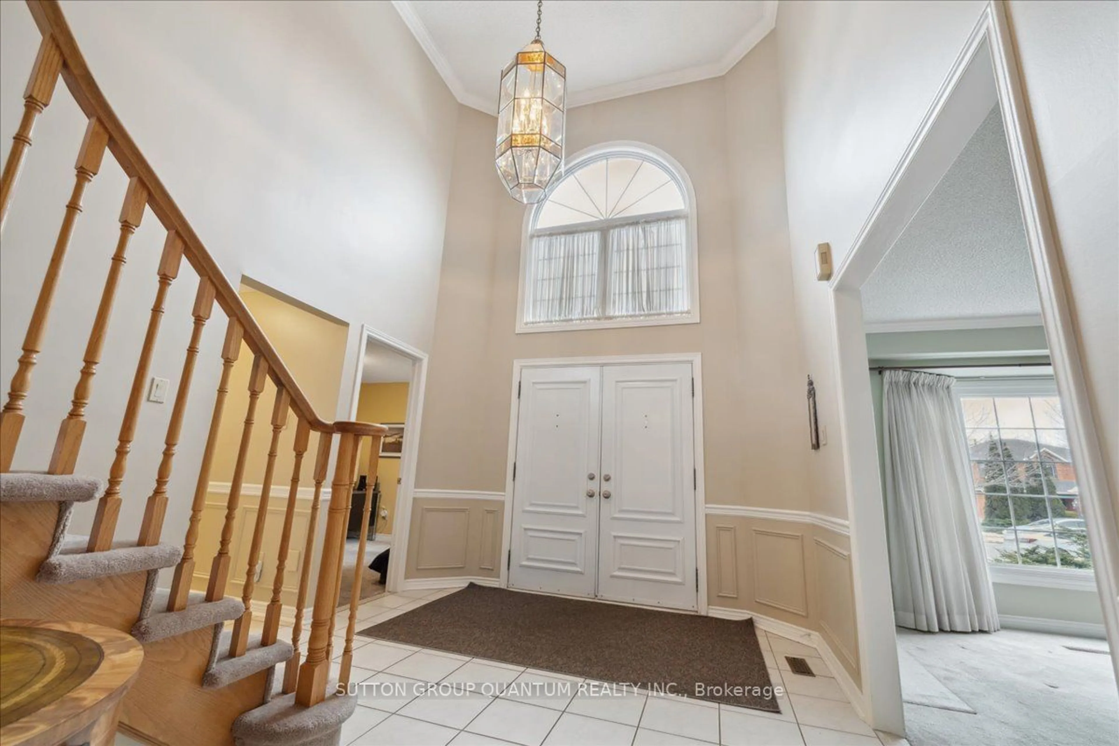 Indoor foyer for 2103 Brays Lane, Oakville Ontario L6M 2T2