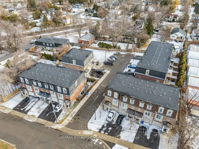 Additional property image - 2220 Queensway Dr Unit 13