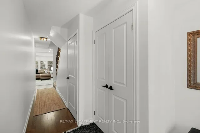 Additional property image - 2220 Queensway Dr Unit 13