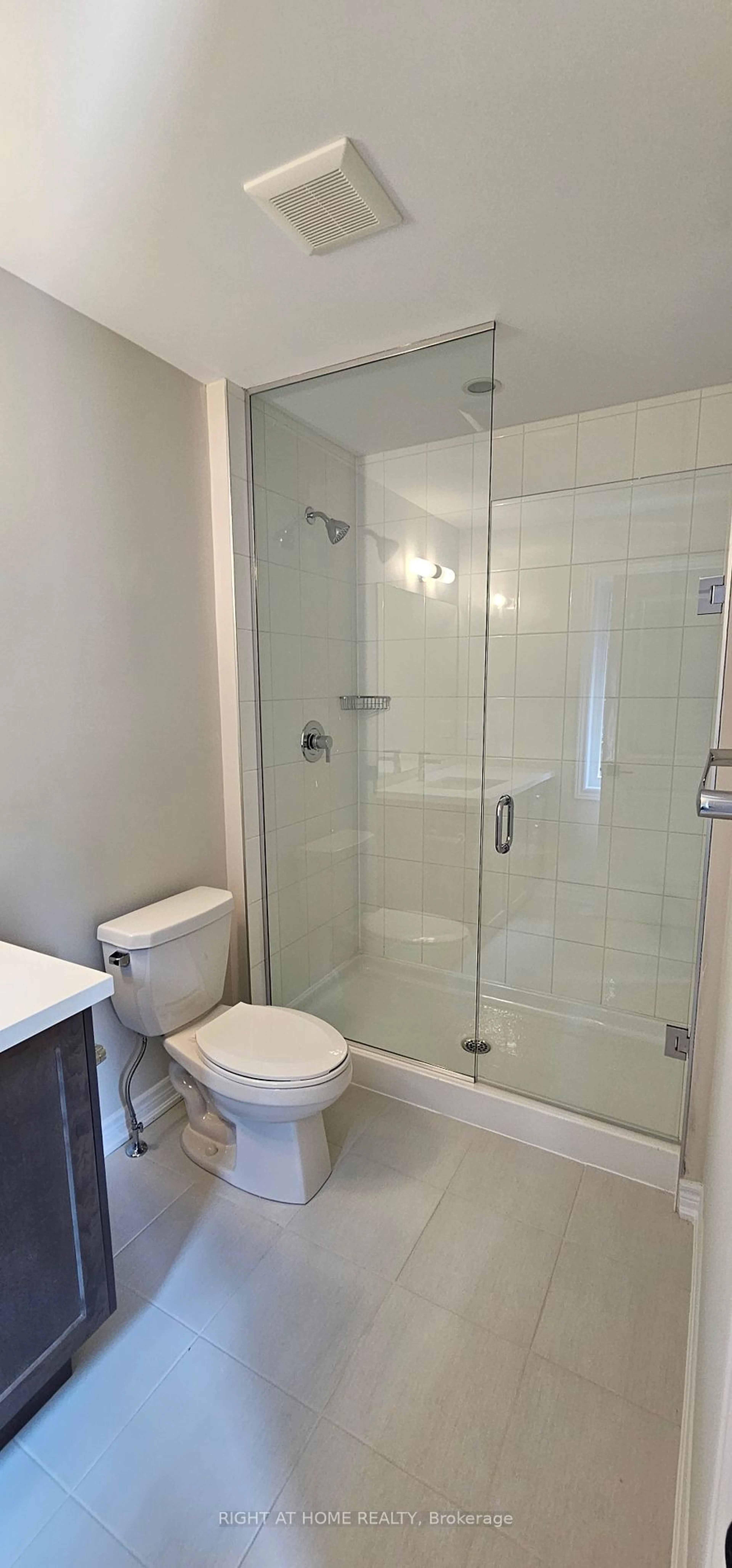 Standard bathroom, ceramic/tile floor for 34 Folcroft St, Brampton Ontario L6Y 0B6