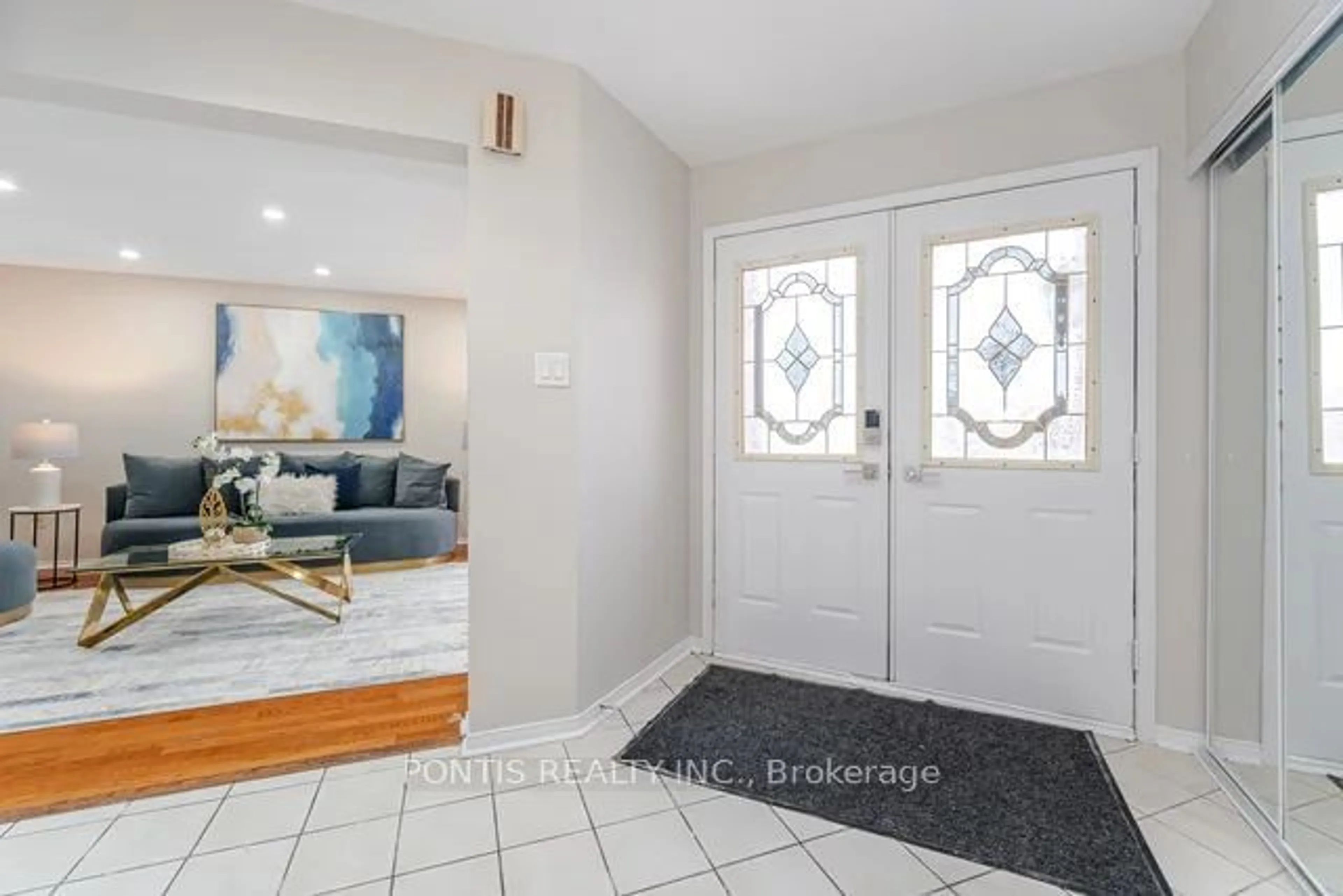 Indoor entryway for 40 Kirk Dr, Brampton Ontario L6X 4E5