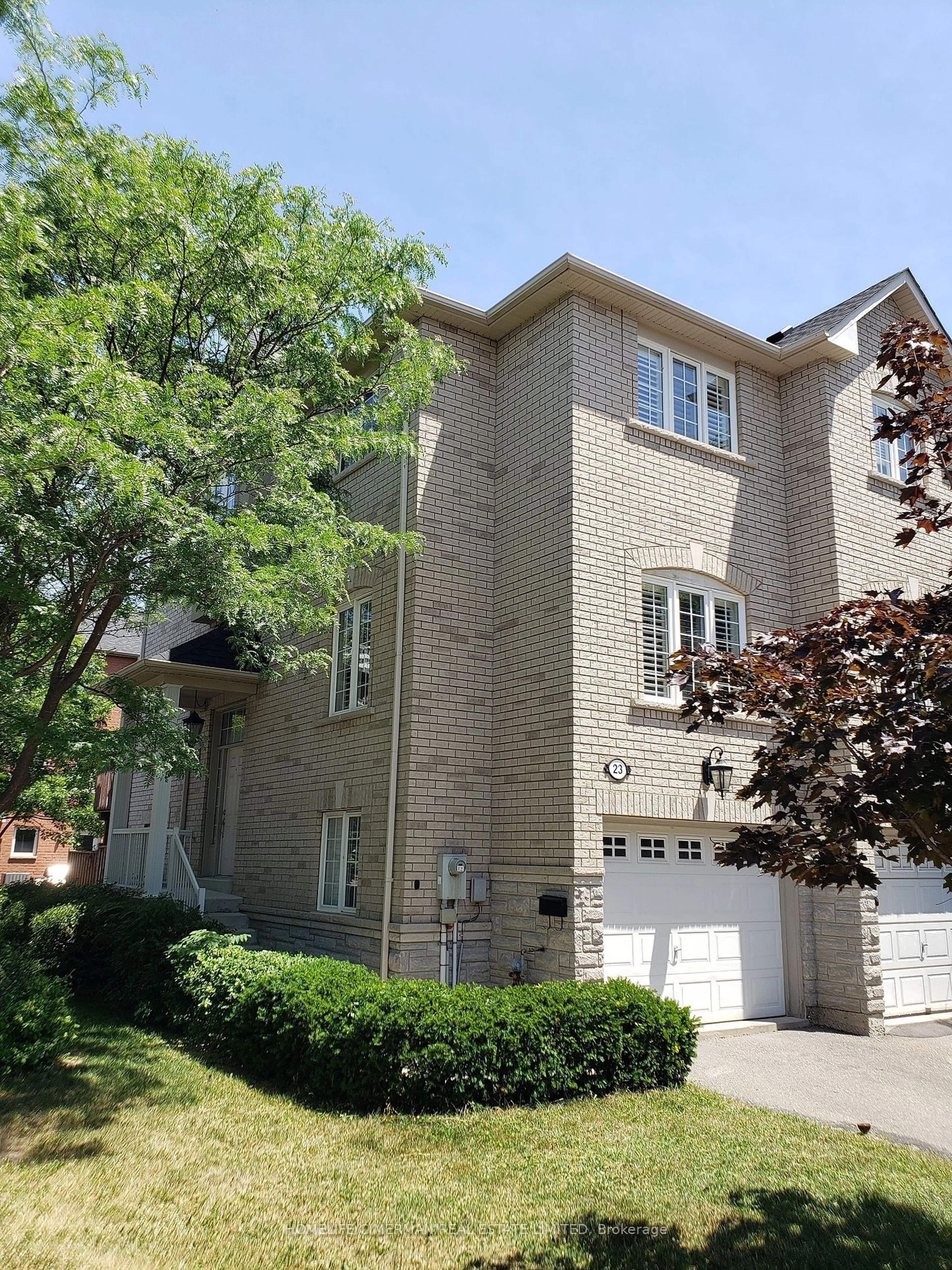 Home with brick exterior material, street for 435 Hensall Circ #23, Mississauga Ontario L5A 4P1