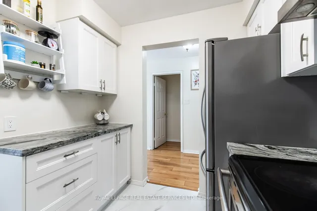Additional property image - 2004 Glenada Cres Unit 24