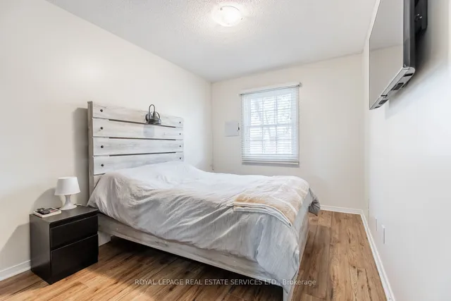 Additional property image - 2004 Glenada Cres Unit 24