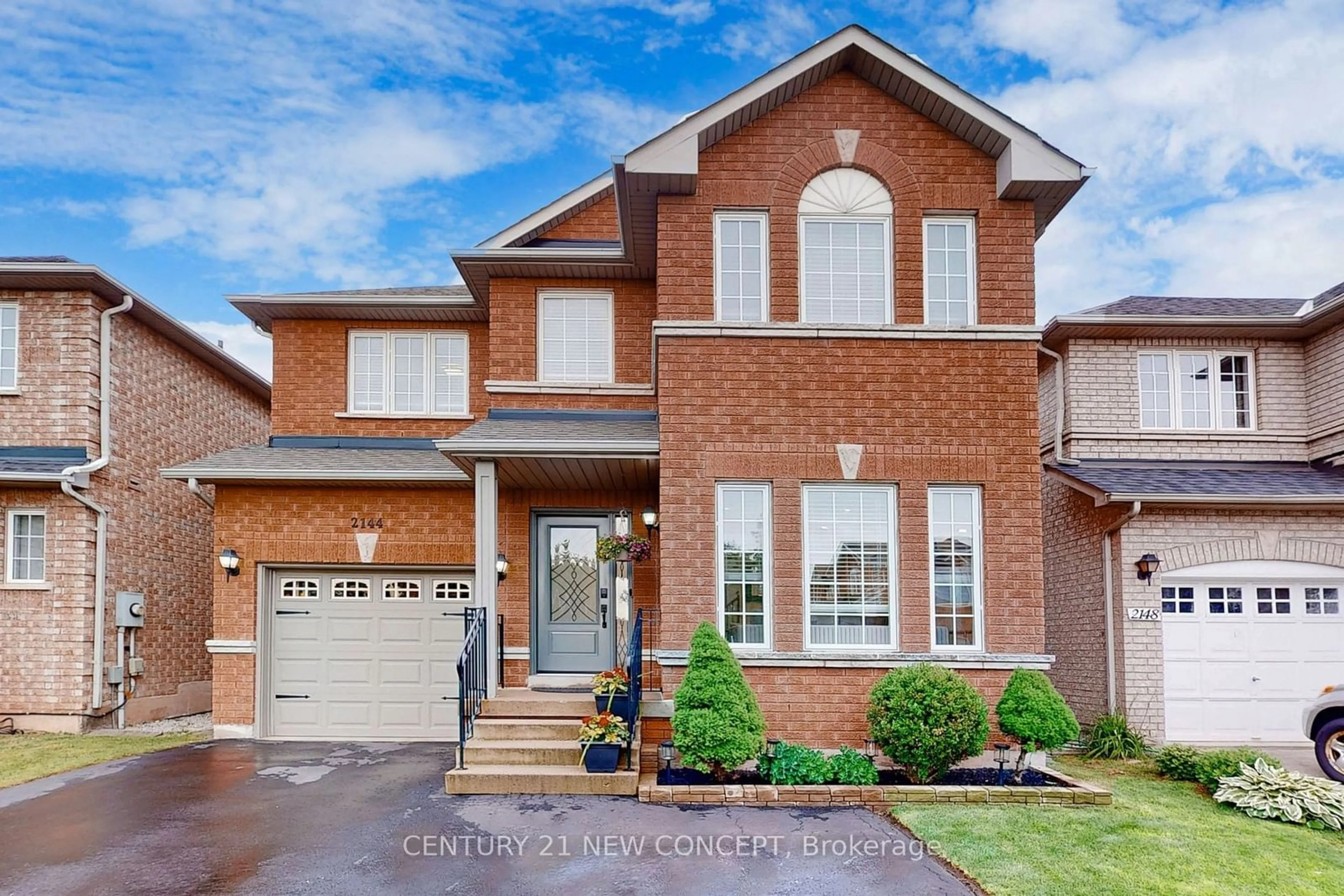 Home with brick exterior material, street for 2144 Golden Orchard Tr, Oakville Ontario L6M 3W8