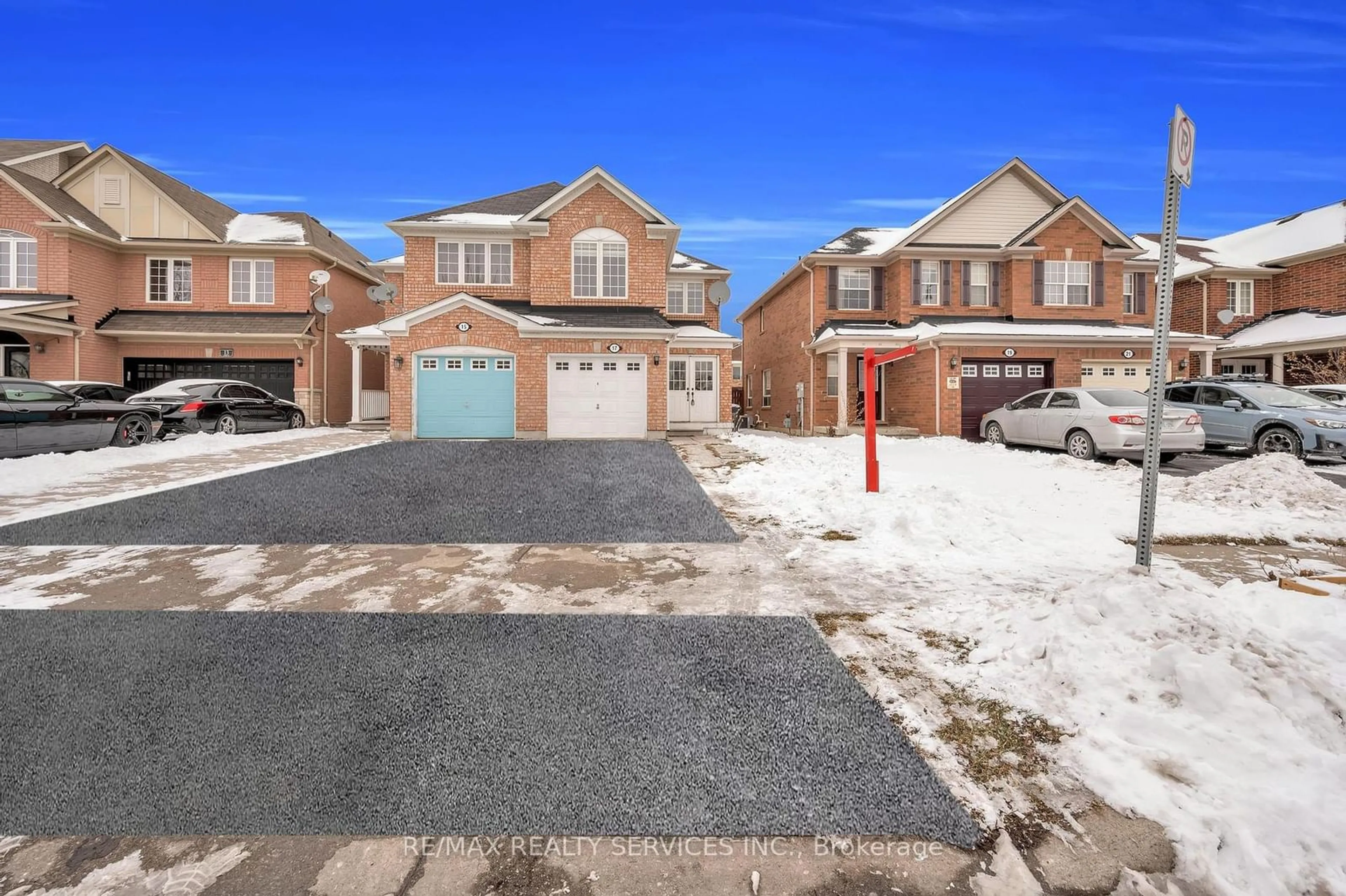 A pic from outside/outdoor area/front of a property/back of a property/a pic from drone, street for 17 Levida St, Brampton Ontario L6P 2Y6