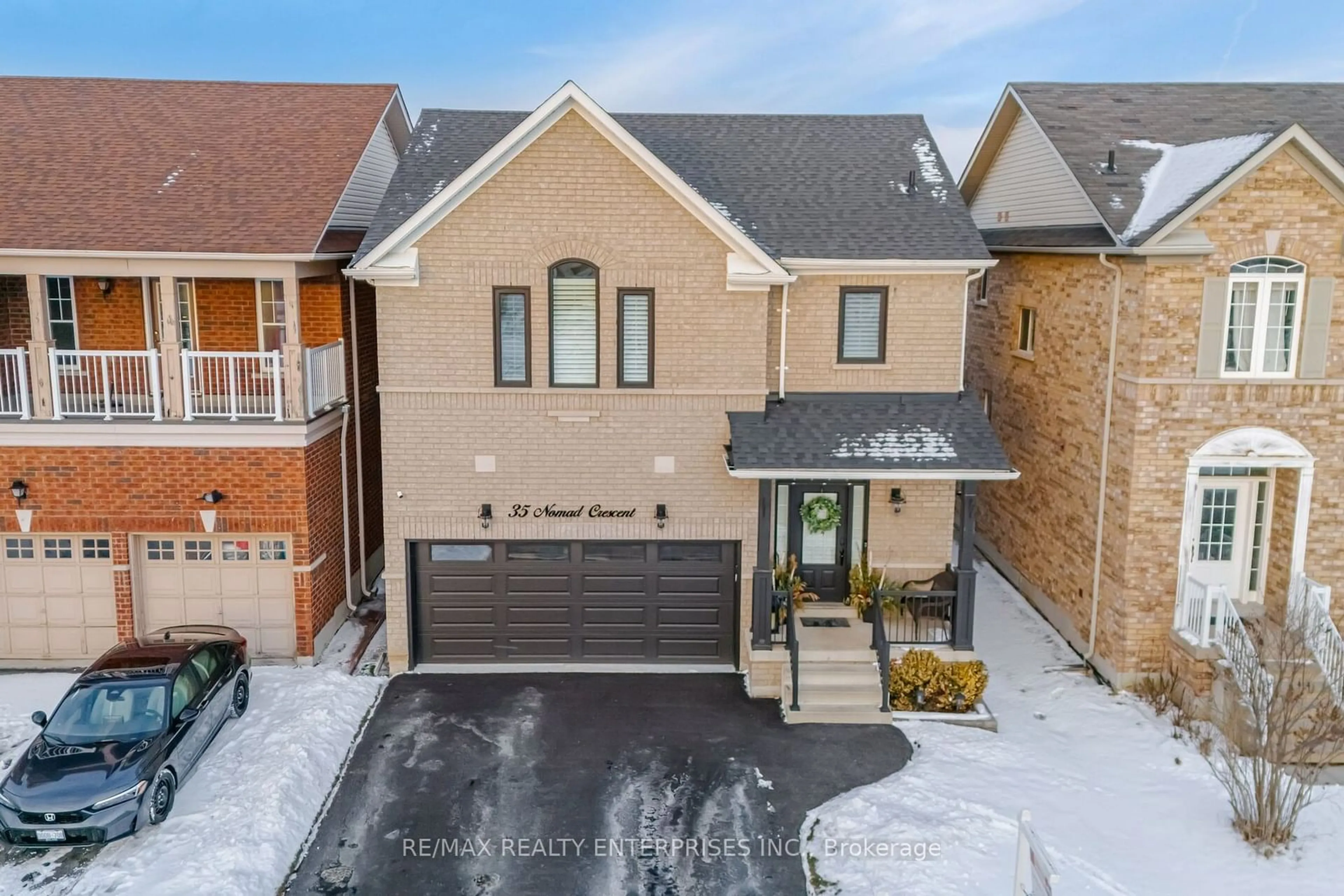 A pic from outside/outdoor area/front of a property/back of a property/a pic from drone, street for 35 Nomad Cres, Brampton Ontario L6Y 5N4