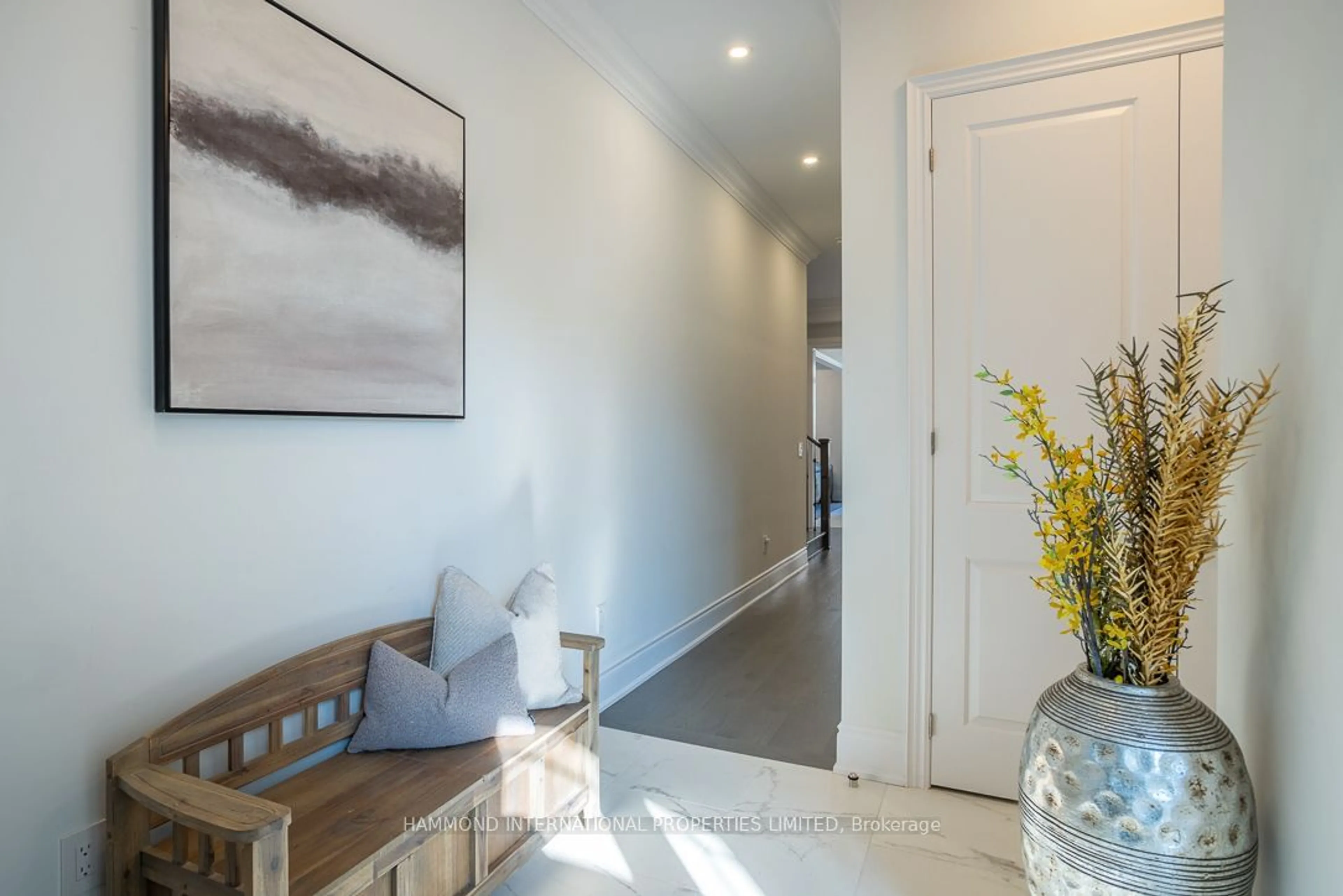 Indoor entryway for 2410 Charles Cornwall Ave, Oakville Ontario L6M 4G3