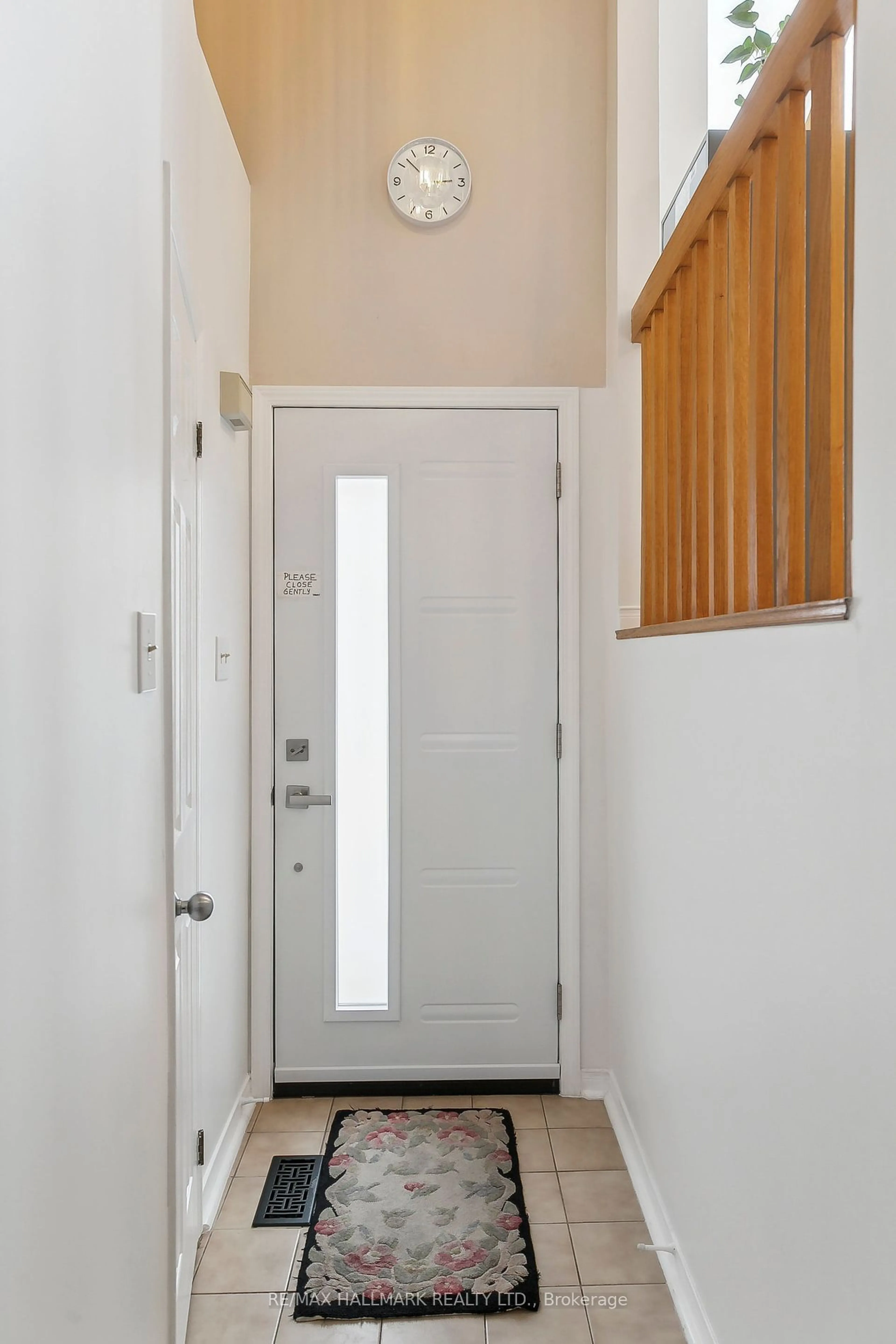 Indoor entryway for 1120 Queens Ave #16, Oakville Ontario L6H 2B5