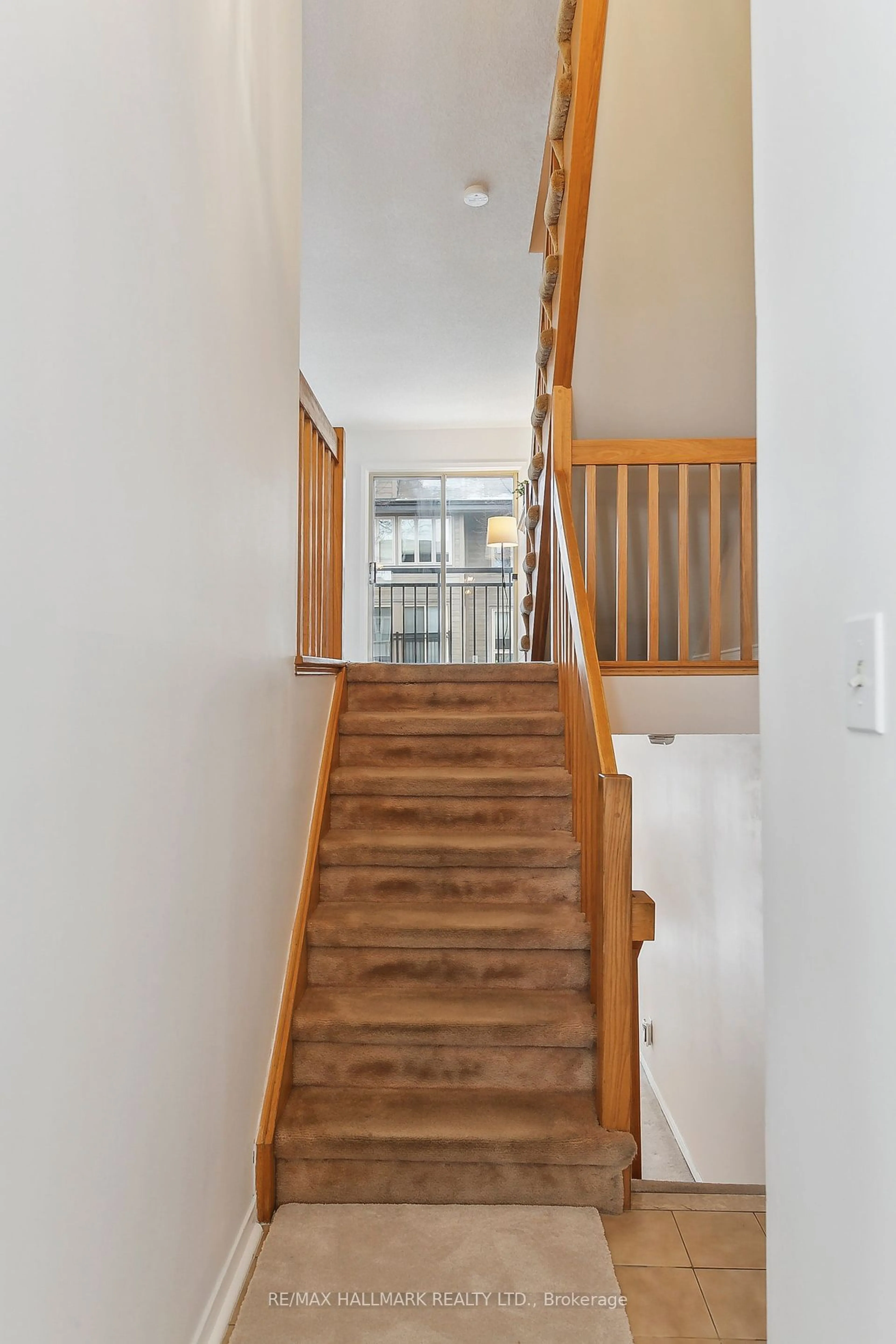 Stairs for 1120 Queens Ave #16, Oakville Ontario L6H 2B5