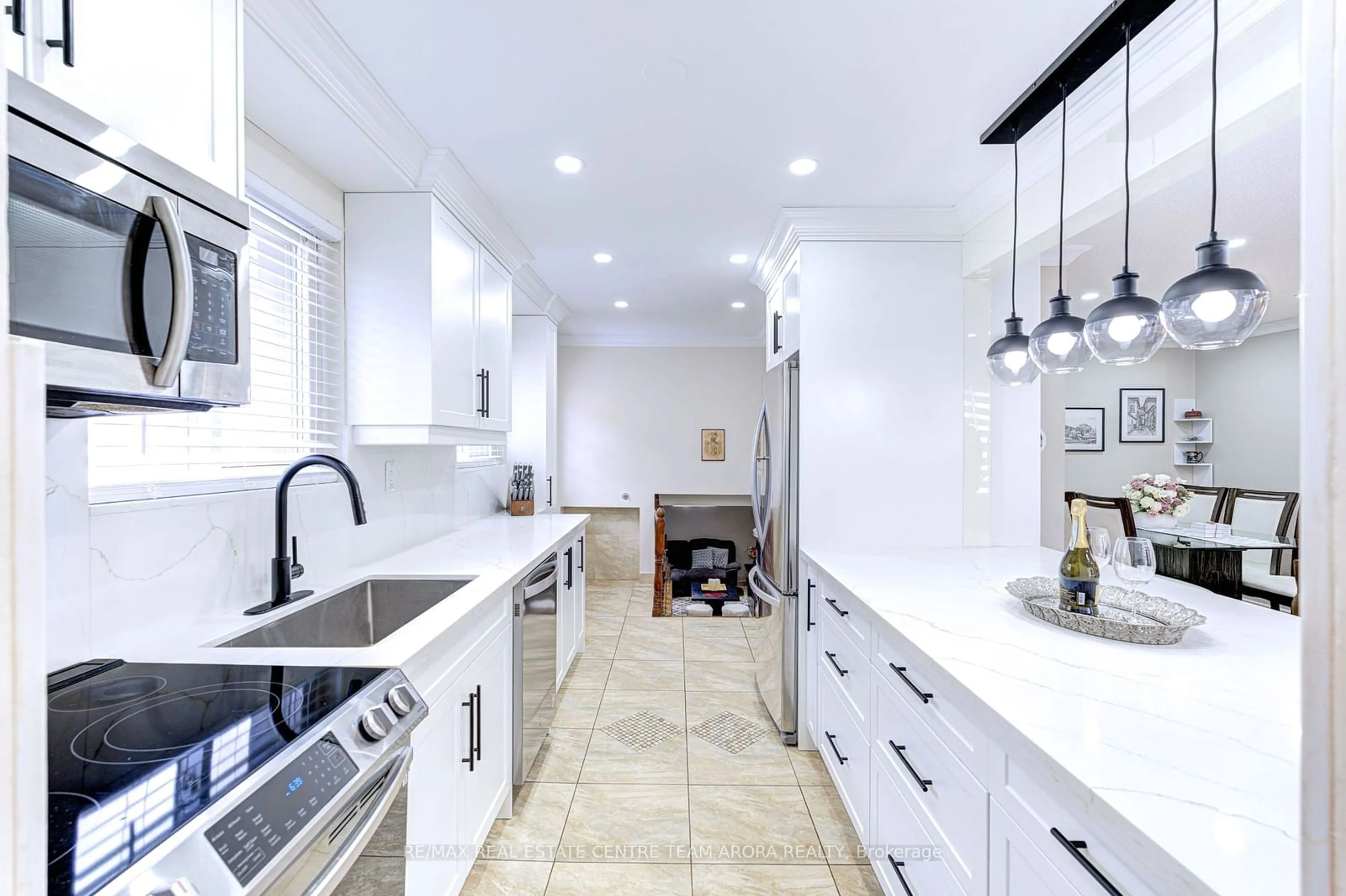 Contemporary kitchen, ceramic/tile floor for 460 Ginger Dwns, Mississauga Ontario L5A 3A7