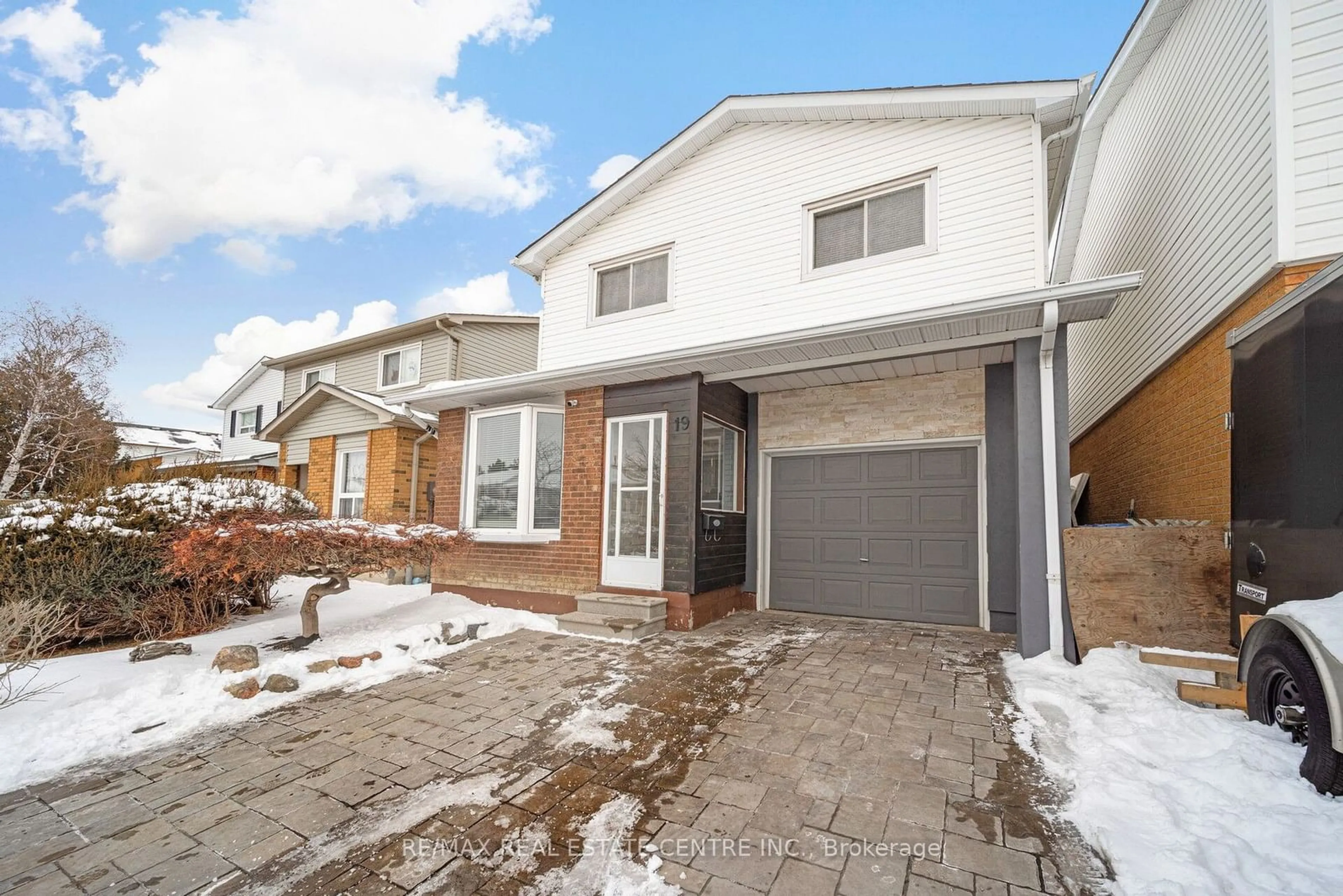 Home with brick exterior material, street for 19 Histon Cres, Brampton Ontario L6V 3P9