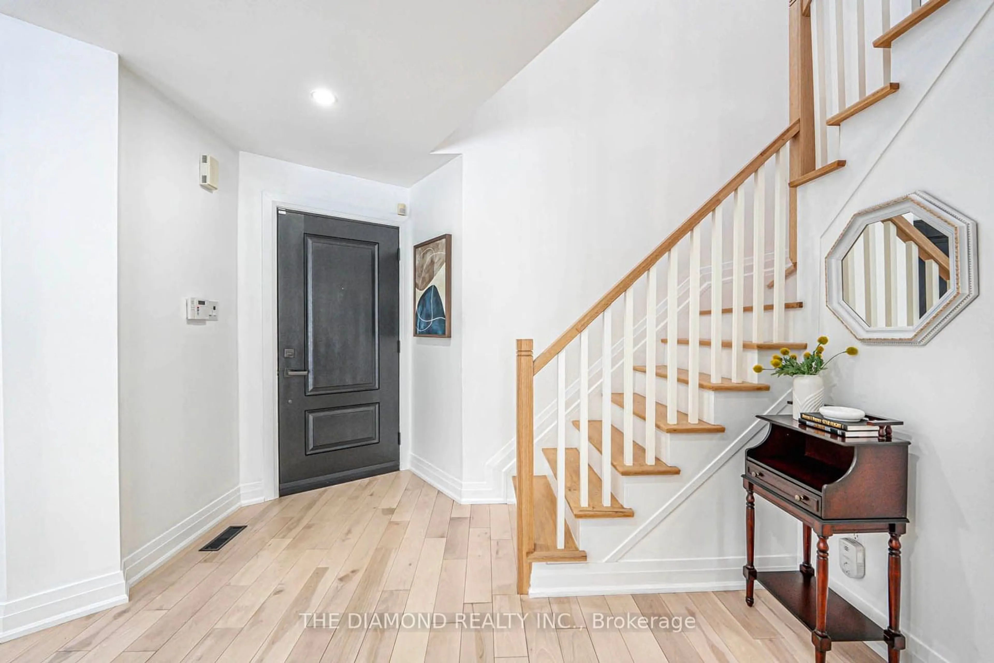 Indoor entryway for 377 NAHANI Way, Mississauga Ontario L4Z 3T2