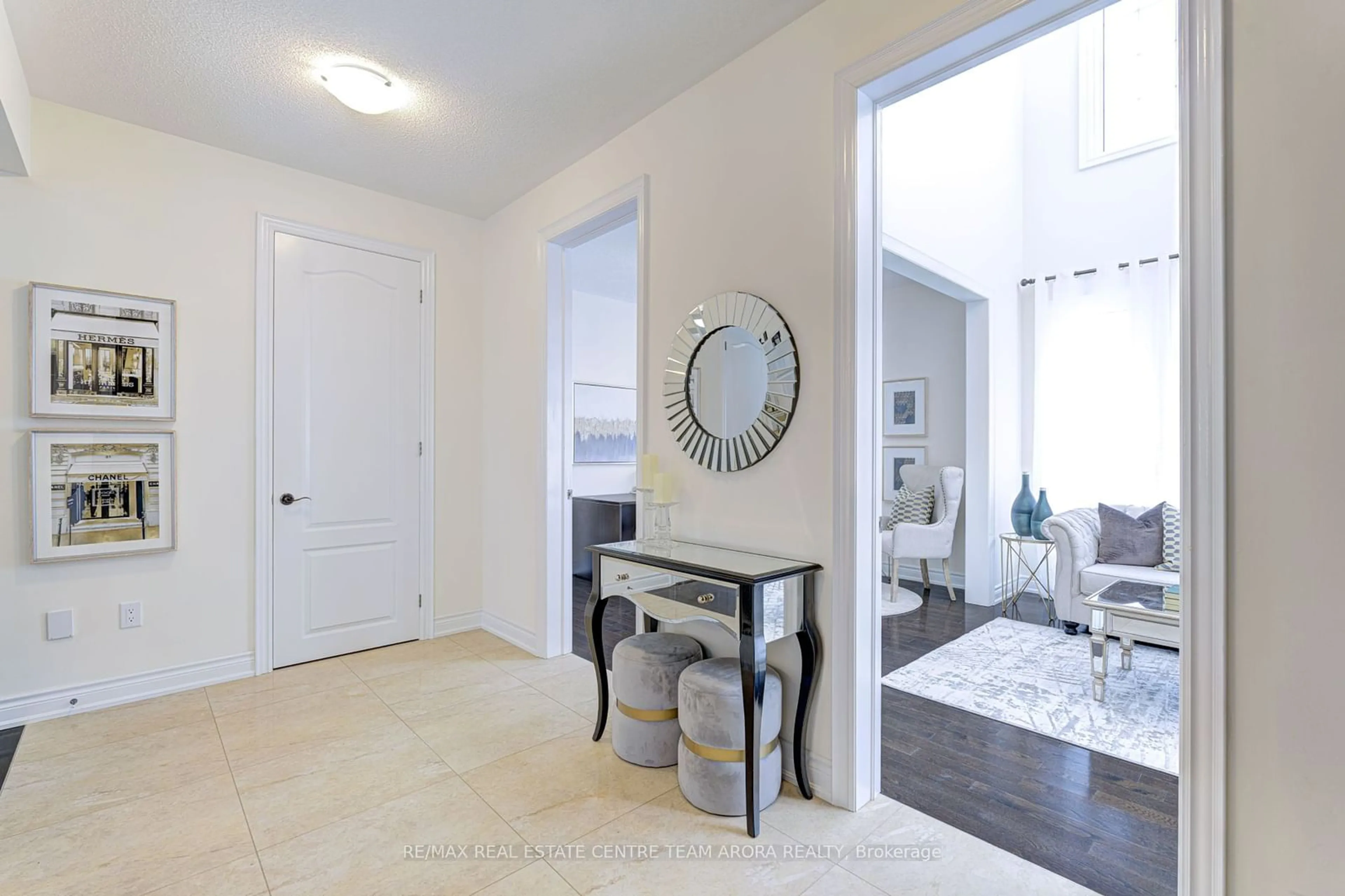 Indoor entryway for 29 Ladbrook Cres, Brampton Ontario L6X 5H7