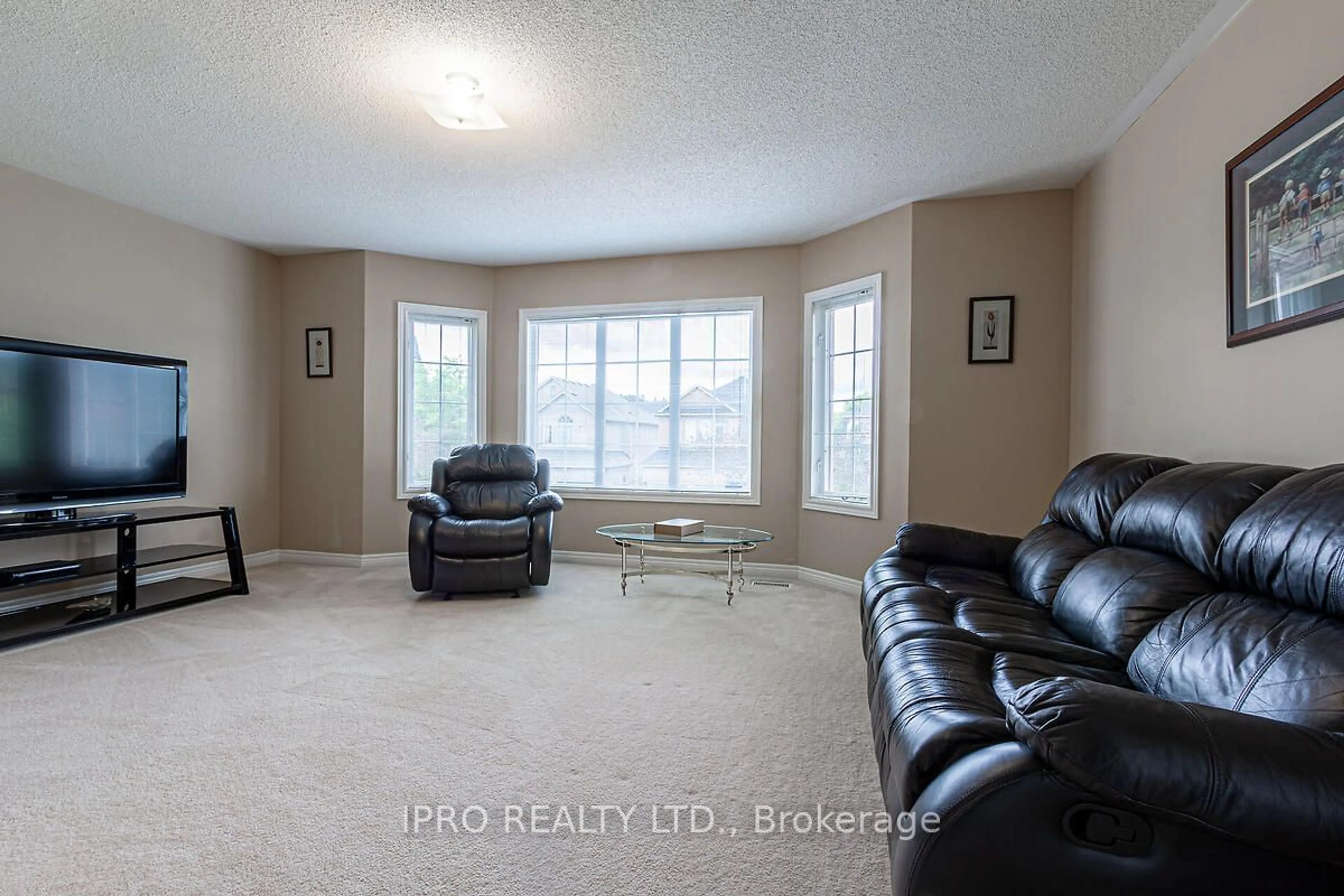 Living room with furniture, unknown for 1376 Kingsgrove Pl, Oakville Ontario L6M 3V9