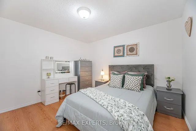 Additional property image - 9 Grand River Crt