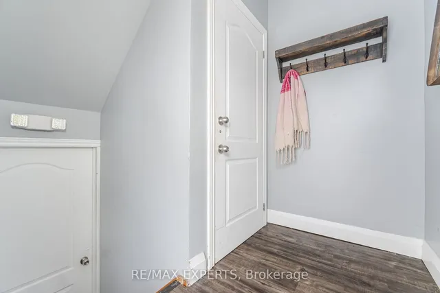 Additional property image - 9 Grand River Crt