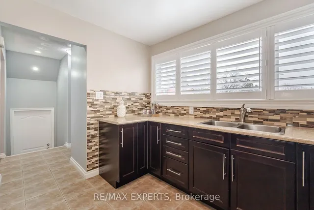 Additional property image - 9 Grand River Crt