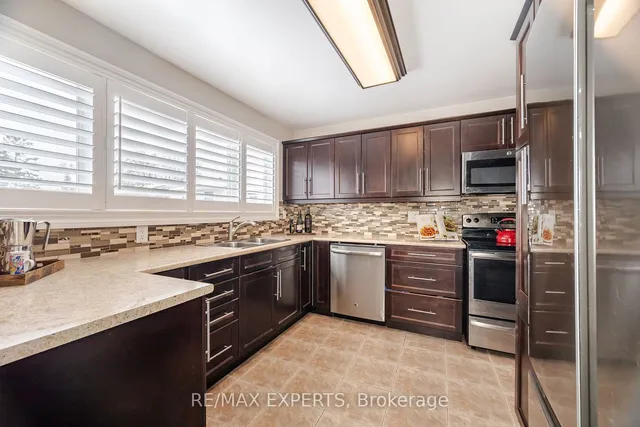 Additional property image - 9 Grand River Crt
