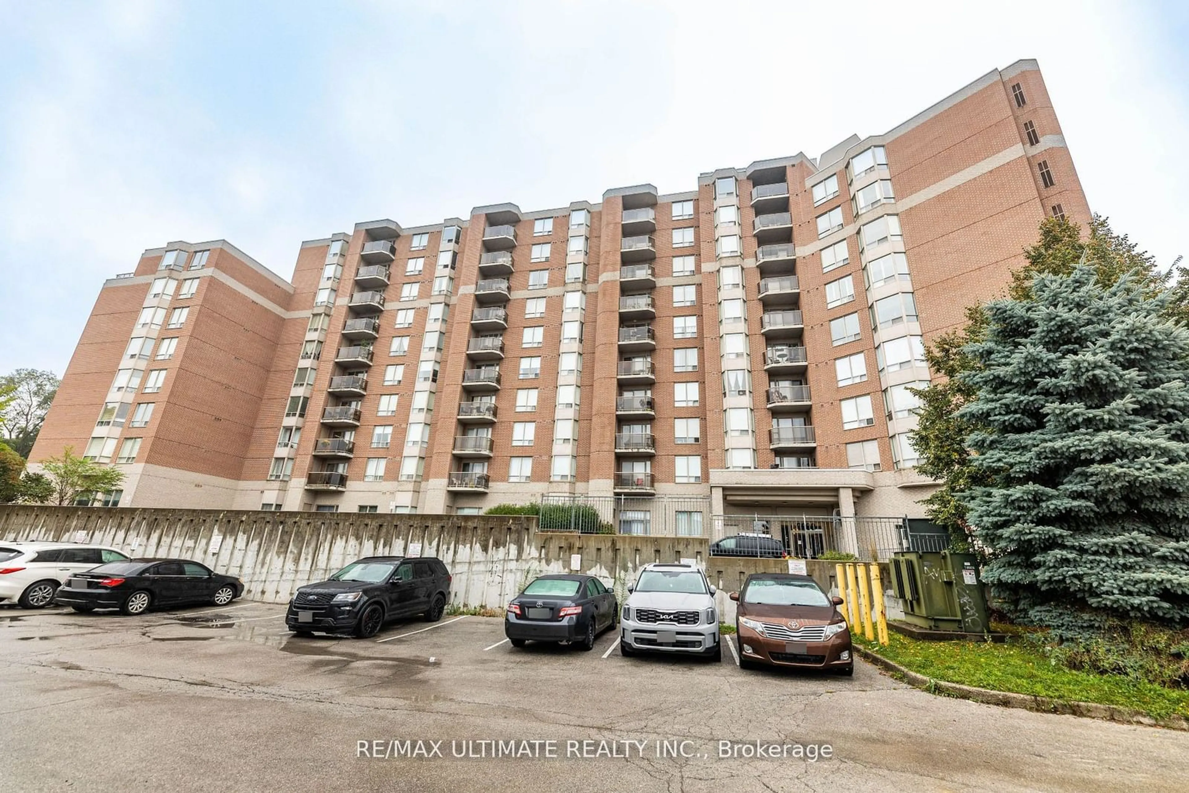 Indoor foyer for 2088 Lawrence Ave #612, Toronto Ontario M9N 3Z9