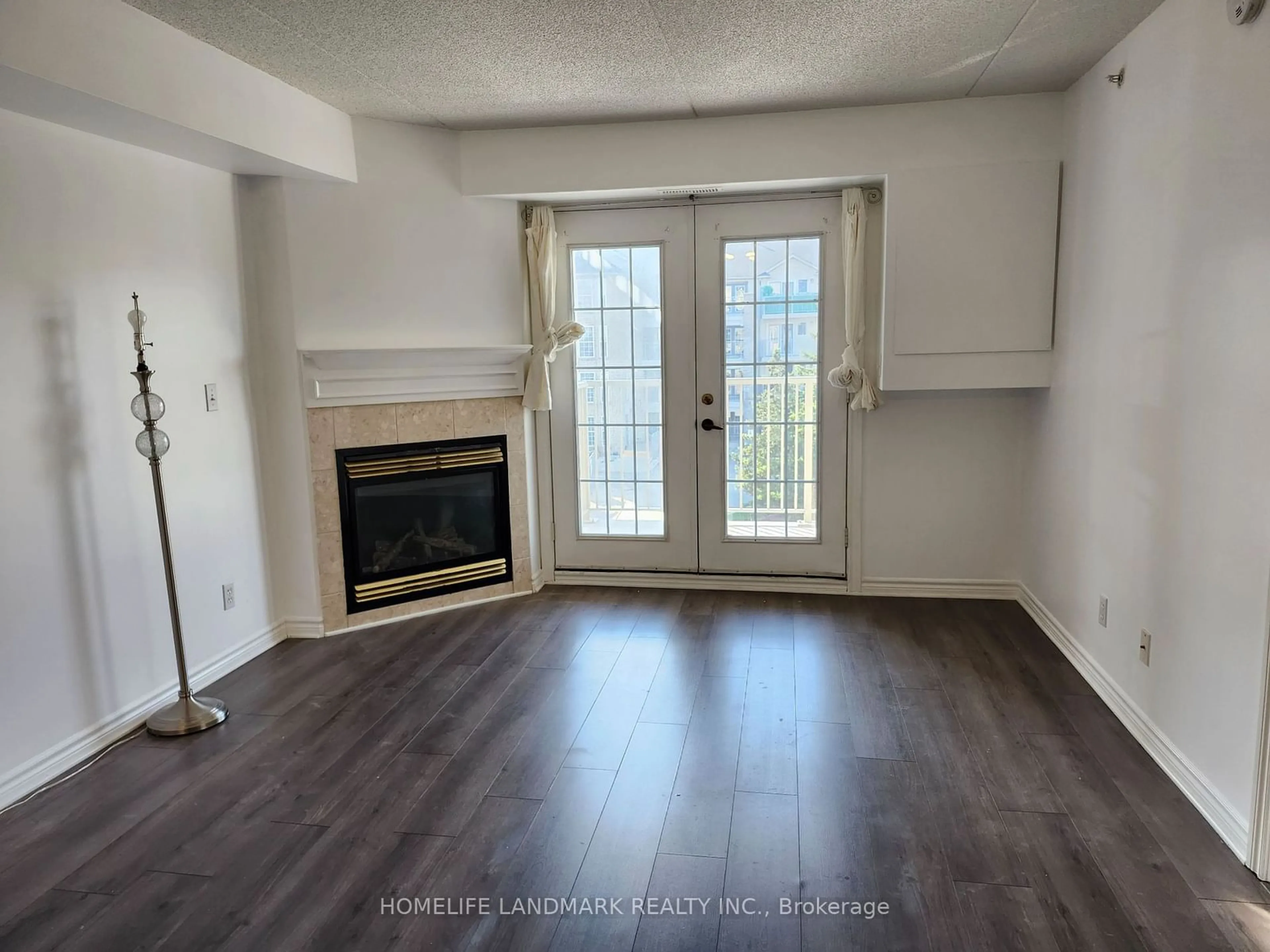 A pic of a room for 1440 Bishops Gate #304, Oakville Ontario L6M 4M9