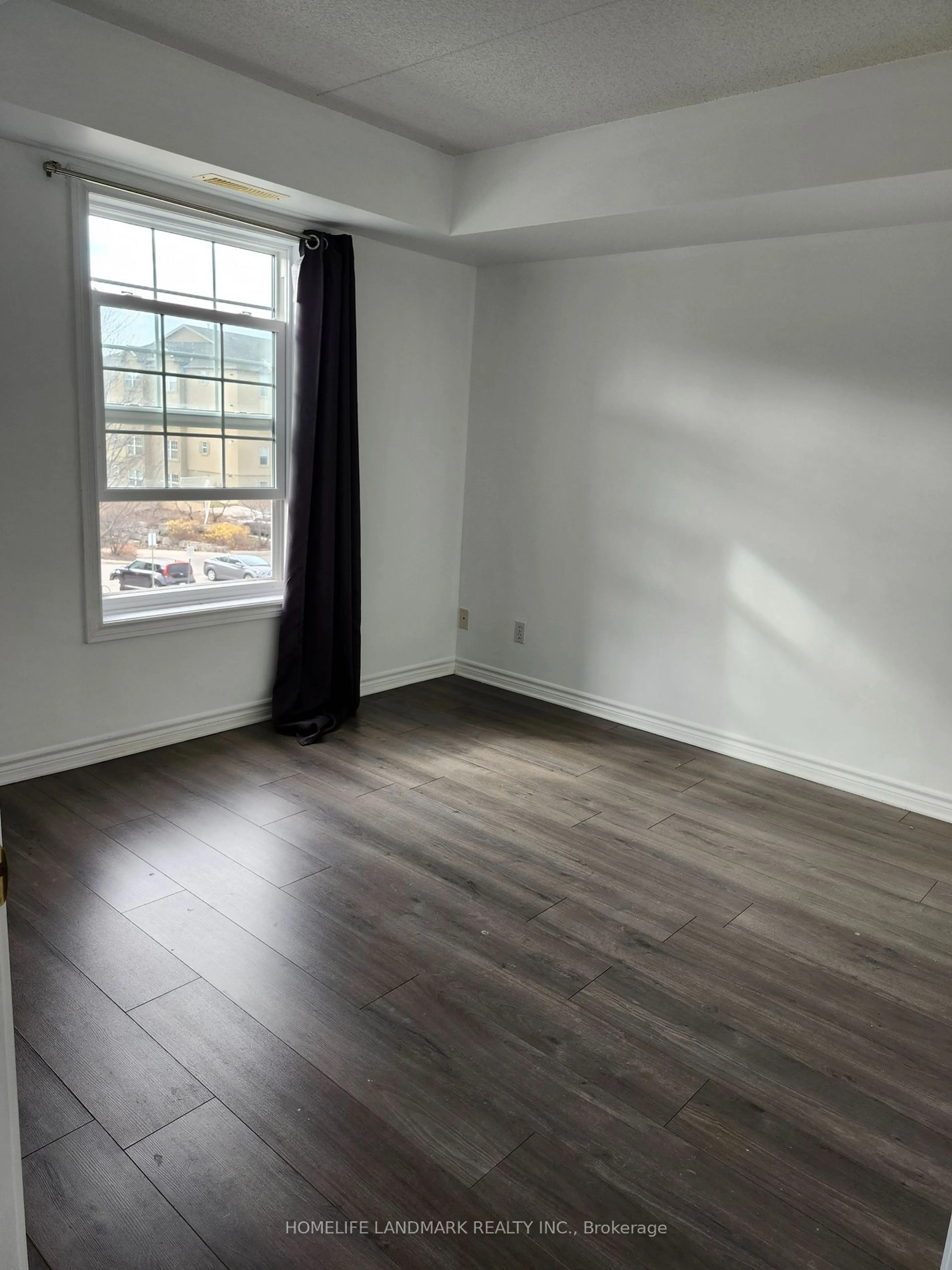 A pic of a room for 1440 Bishops Gate #304, Oakville Ontario L6M 4M9