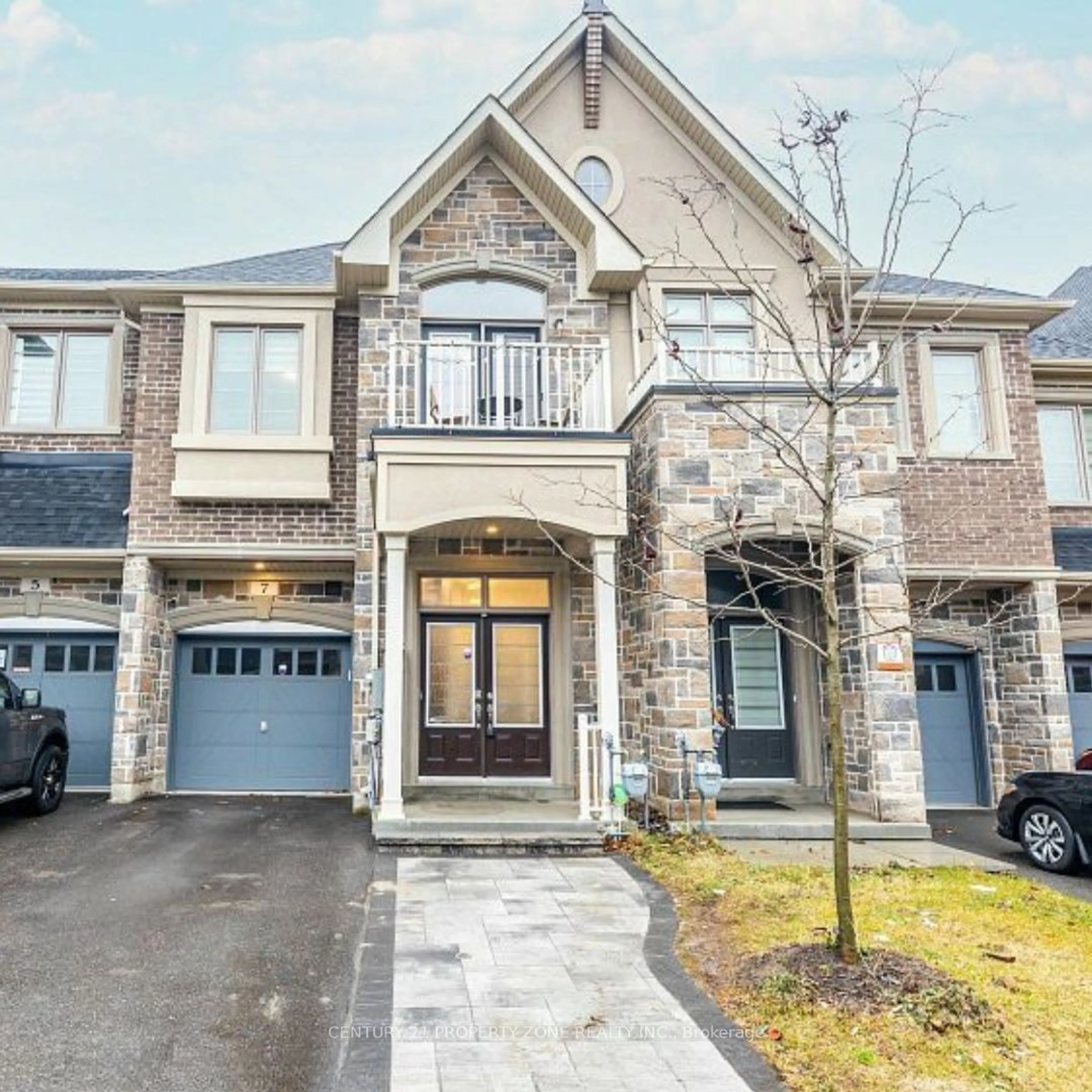 Home with brick exterior material, street for 7 Dalbeattie Dr, Brampton Ontario L6Y 6H7