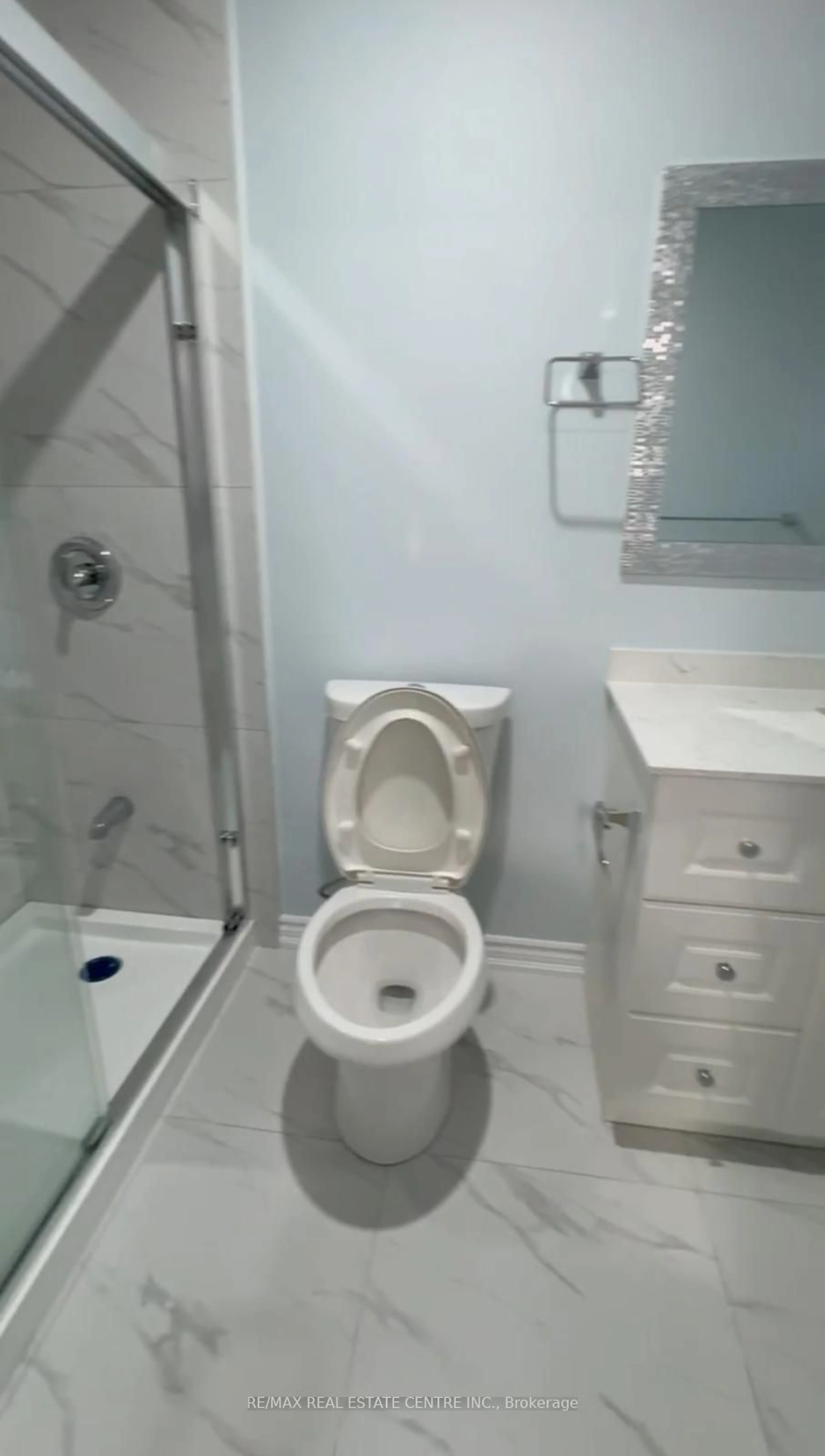 Standard bathroom, unknown for 110 Dumfries Ave, Brampton Ontario L6Z 2X3