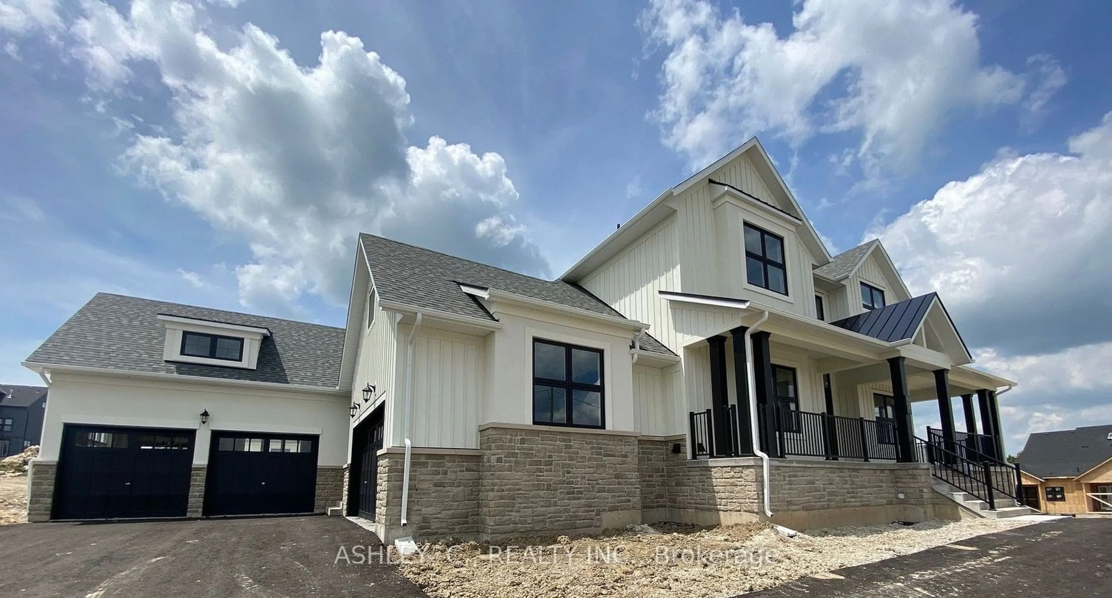 Home with vinyl exterior material, building for 34 Holly Lane Dr, Caledon Ontario L7K 2R6