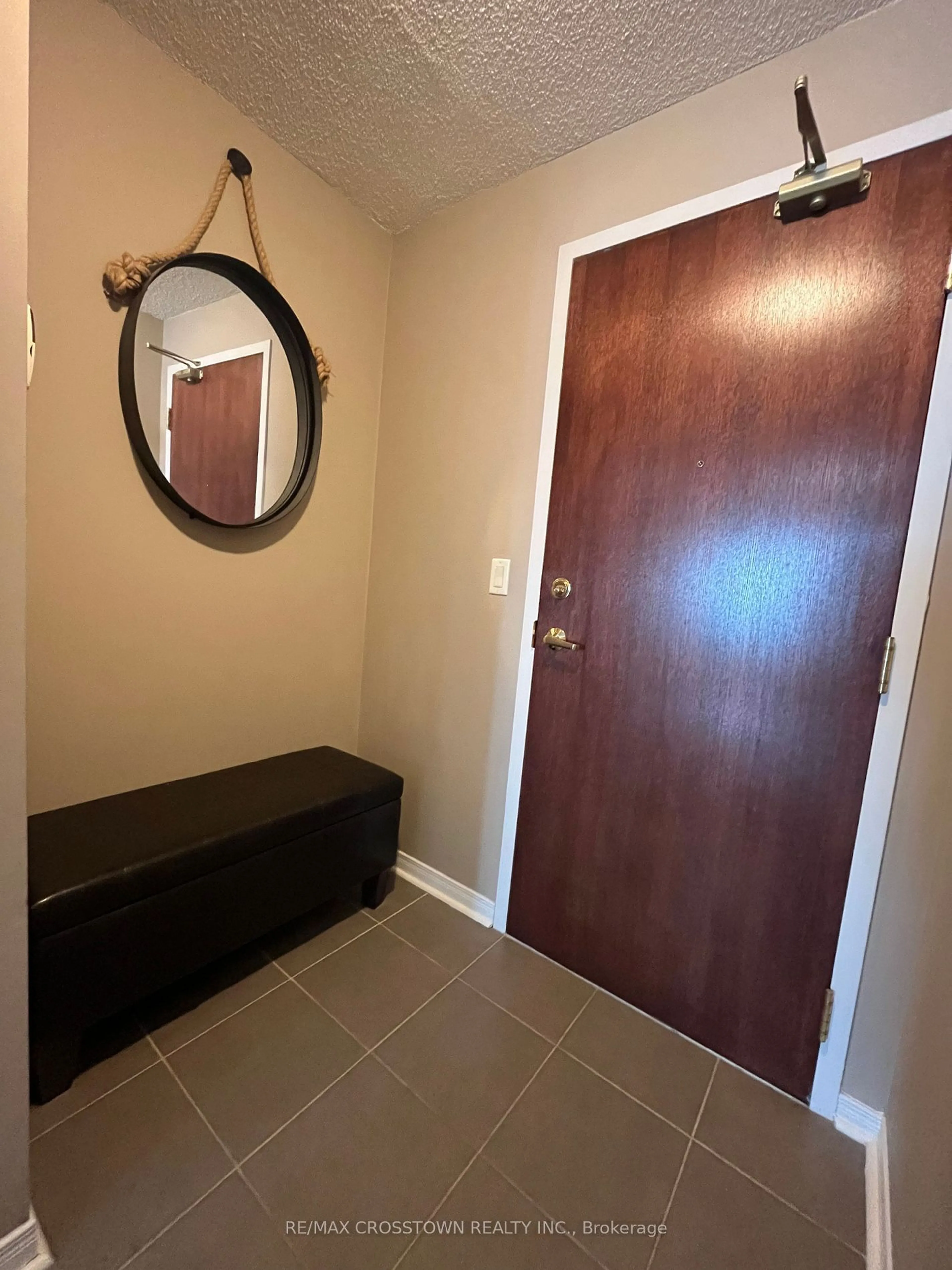 Indoor entryway for 4900 Glen Erin Dr #1711, Mississauga Ontario L5M 7S2