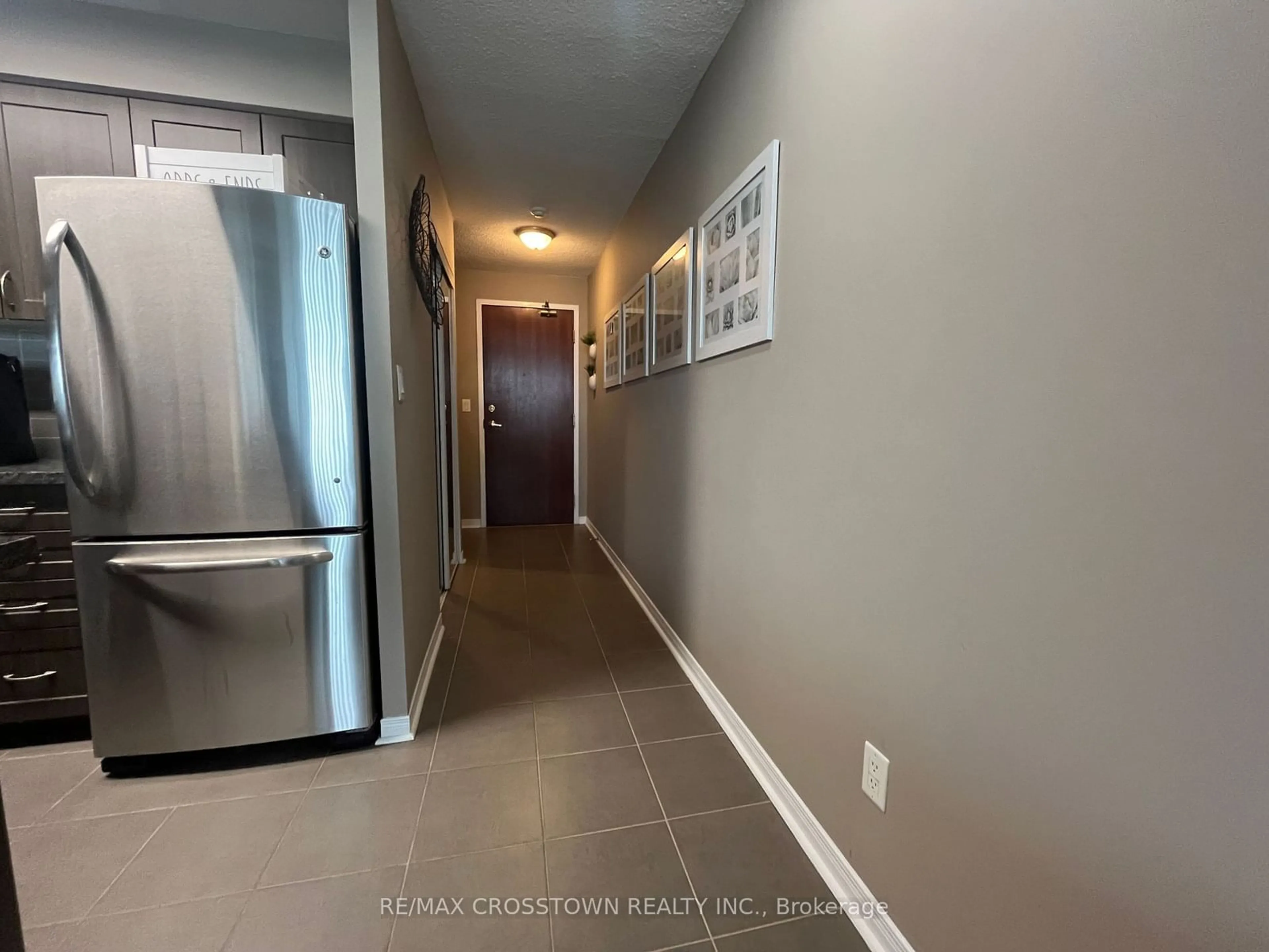 Indoor entryway for 4900 Glen Erin Dr #1711, Mississauga Ontario L5M 7S2