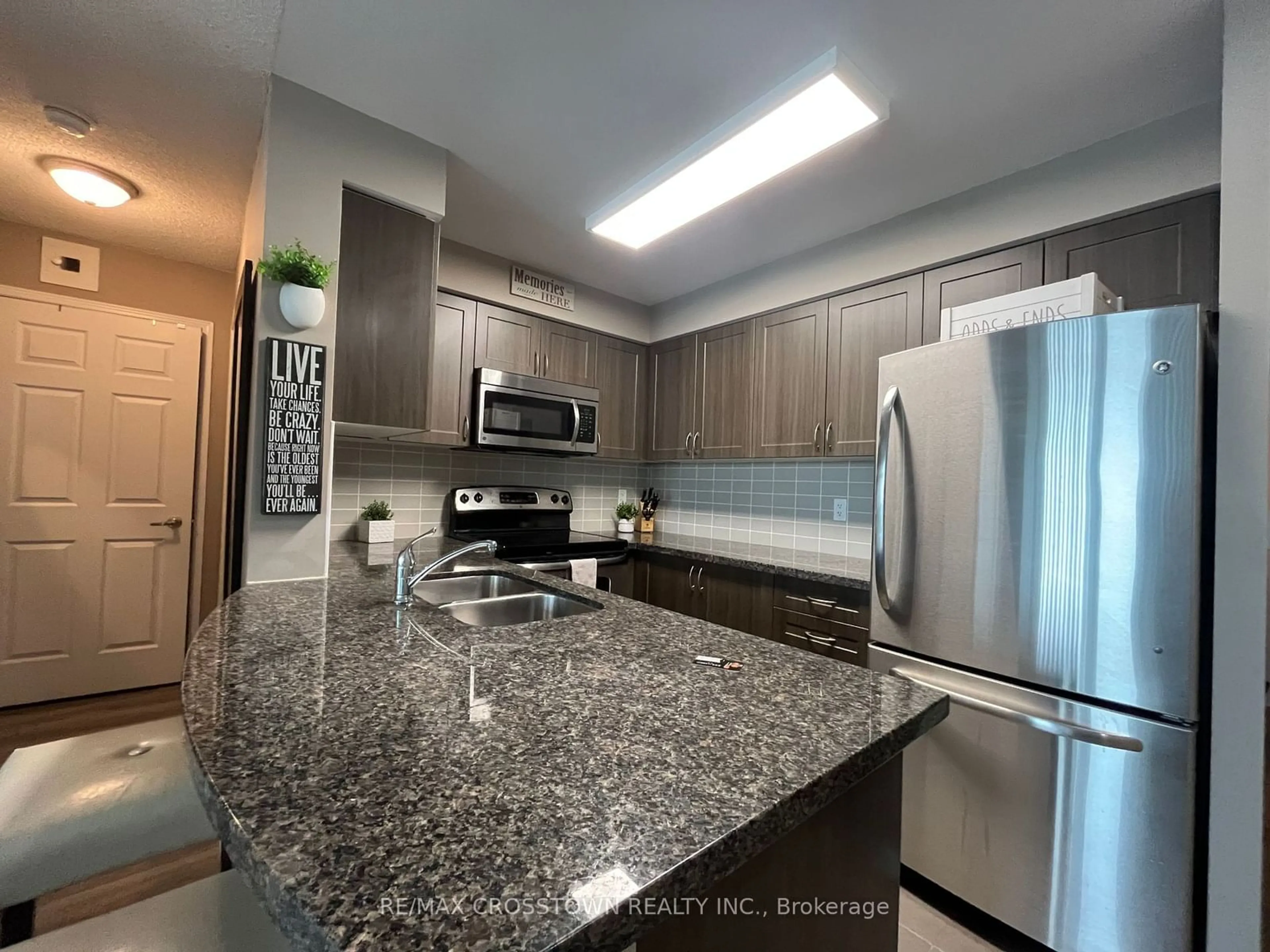 Standard kitchen, unknown for 4900 Glen Erin Dr #1711, Mississauga Ontario L5M 7S2