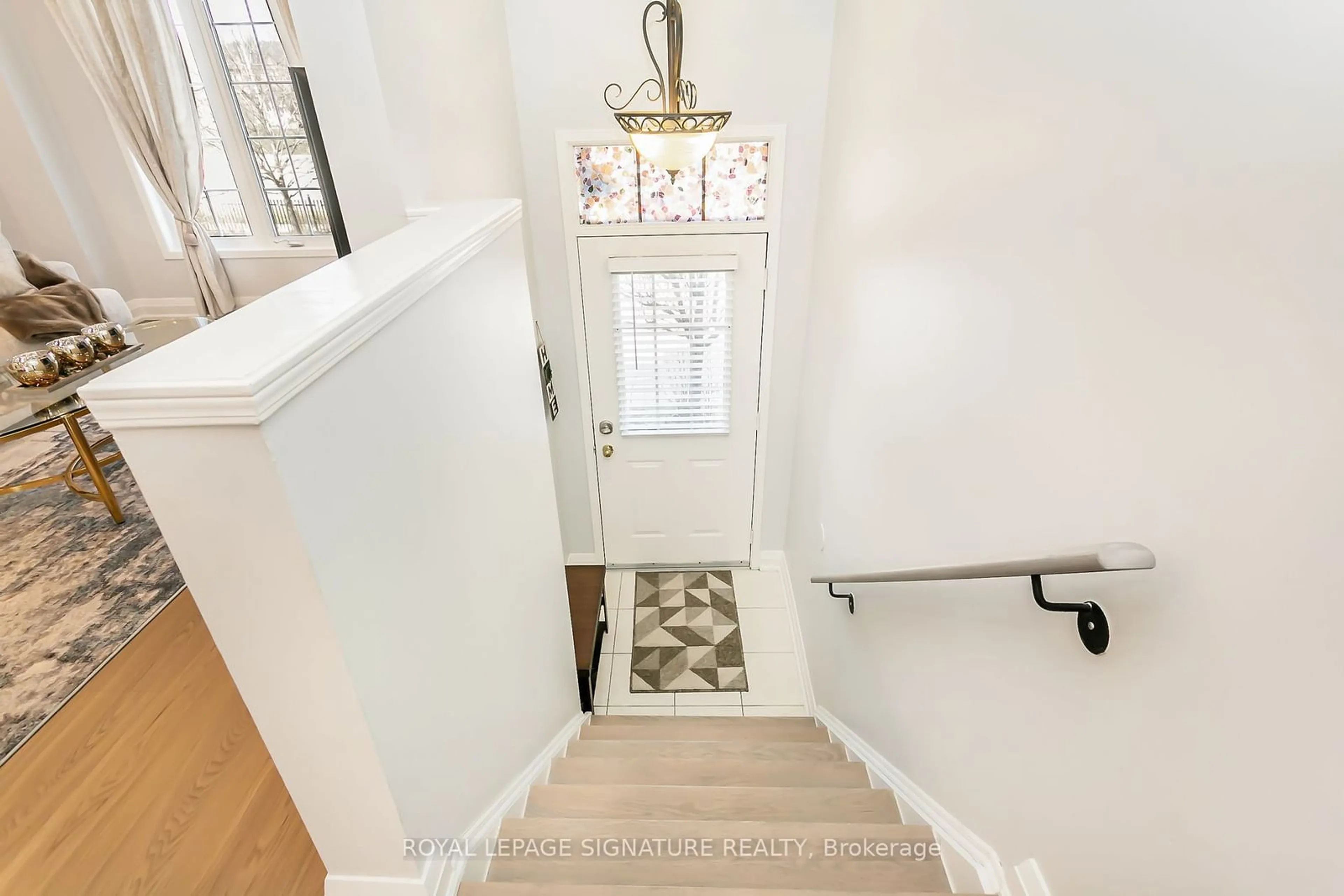 Indoor entryway for 4950 Albina Way #40, Mississauga Ontario L4Z 4J4