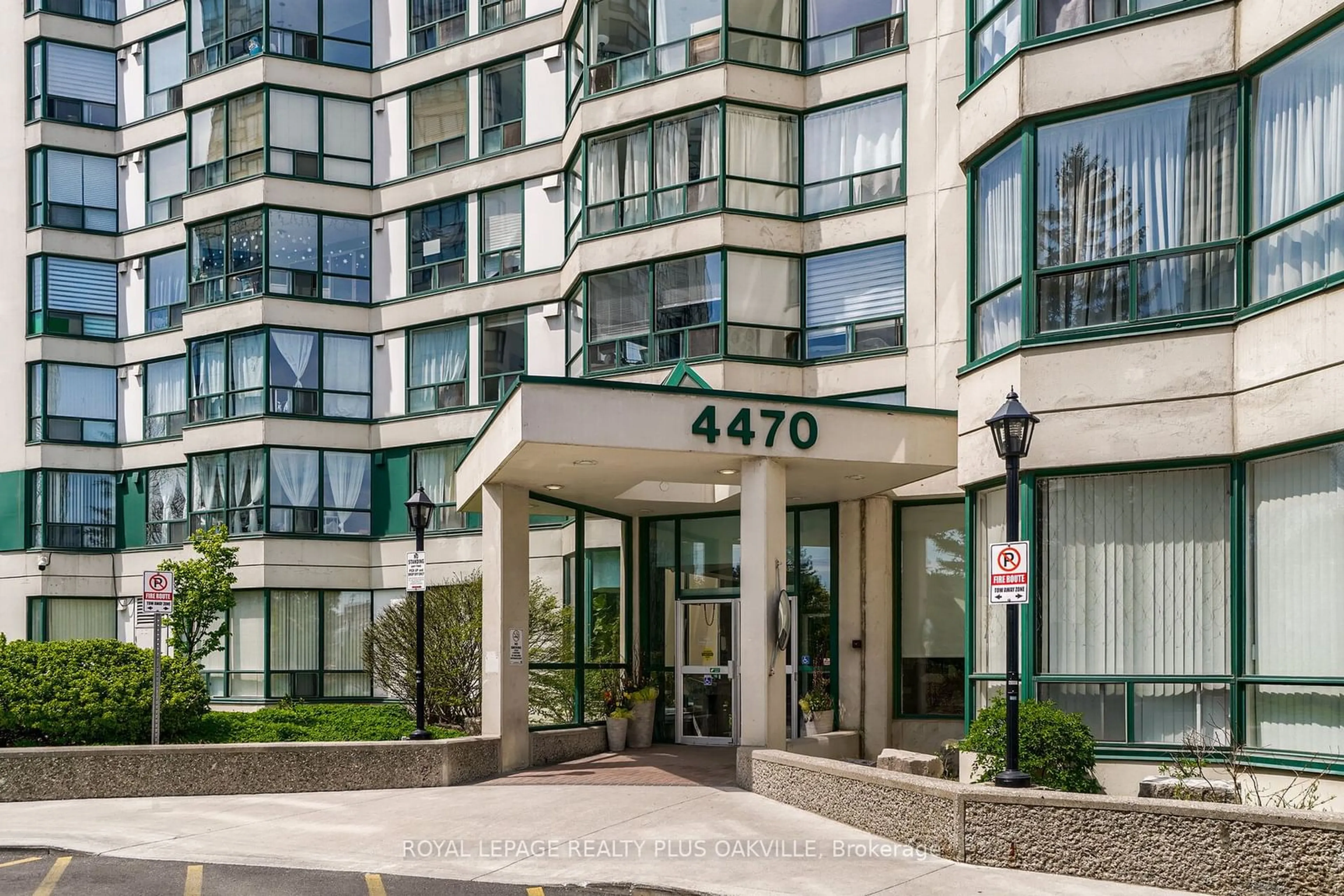 Indoor foyer for 4470 Tucana Crt #910, Mississauga Ontario L5R 3K8