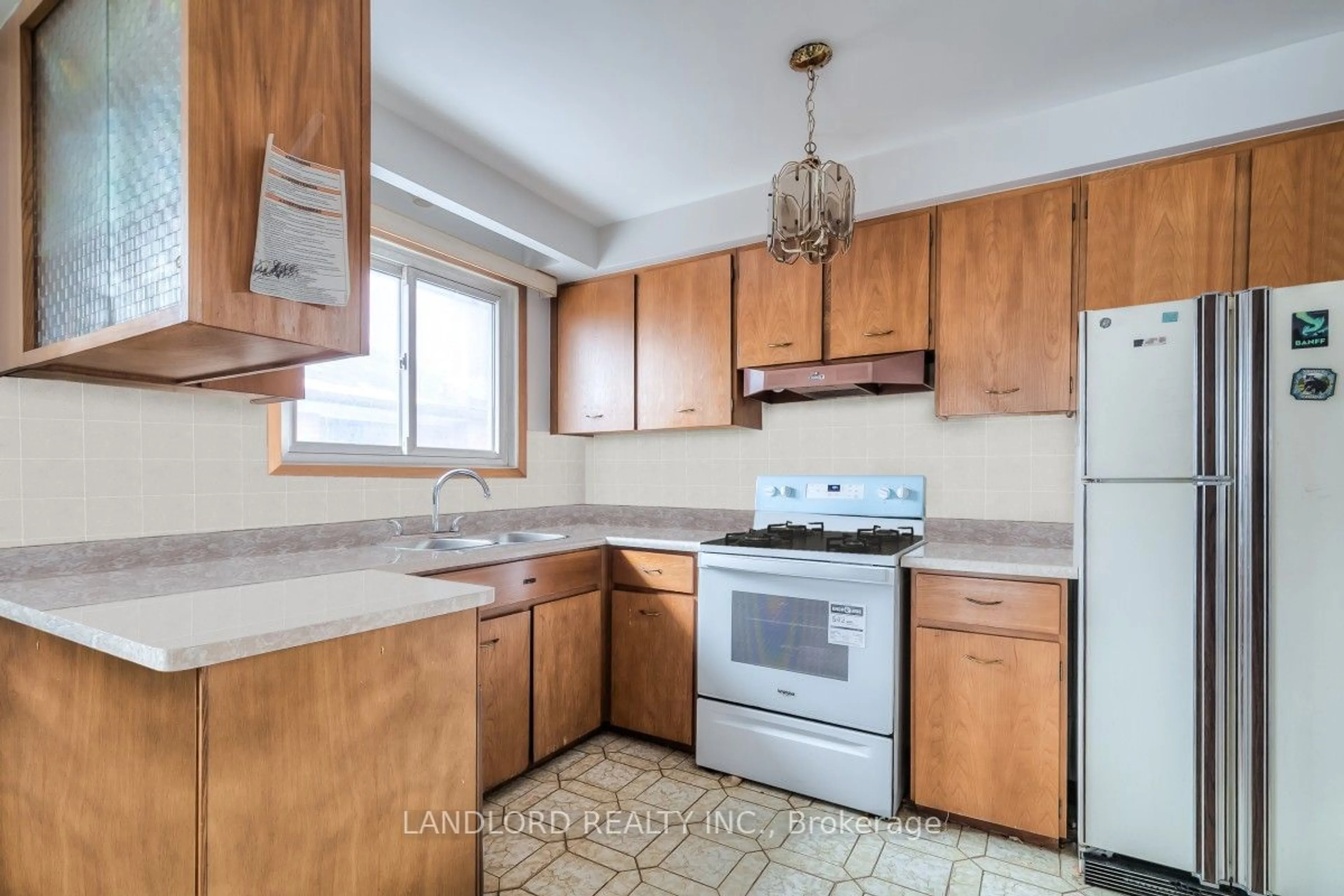 Standard kitchen, unknown for 298 Hullmar Dr, Toronto Ontario M3N 2G1