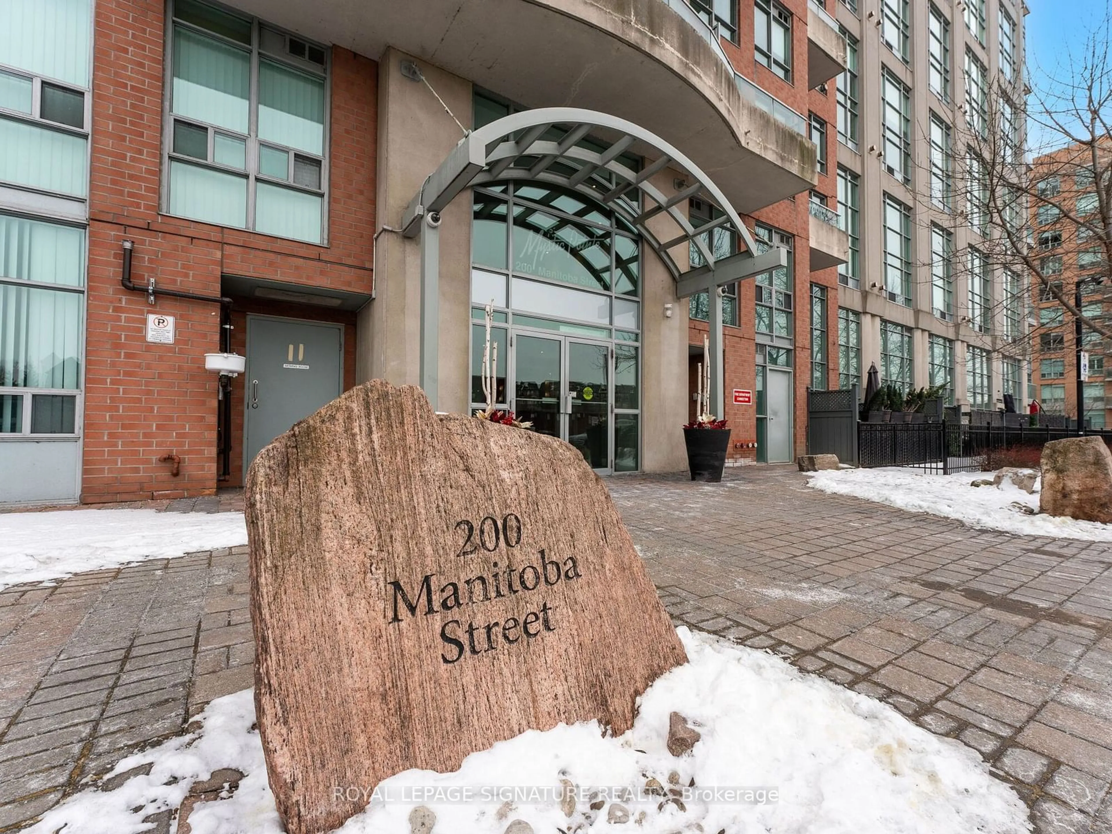 Indoor foyer for 200 Manitoba St #620, Toronto Ontario M8Y 3Y9