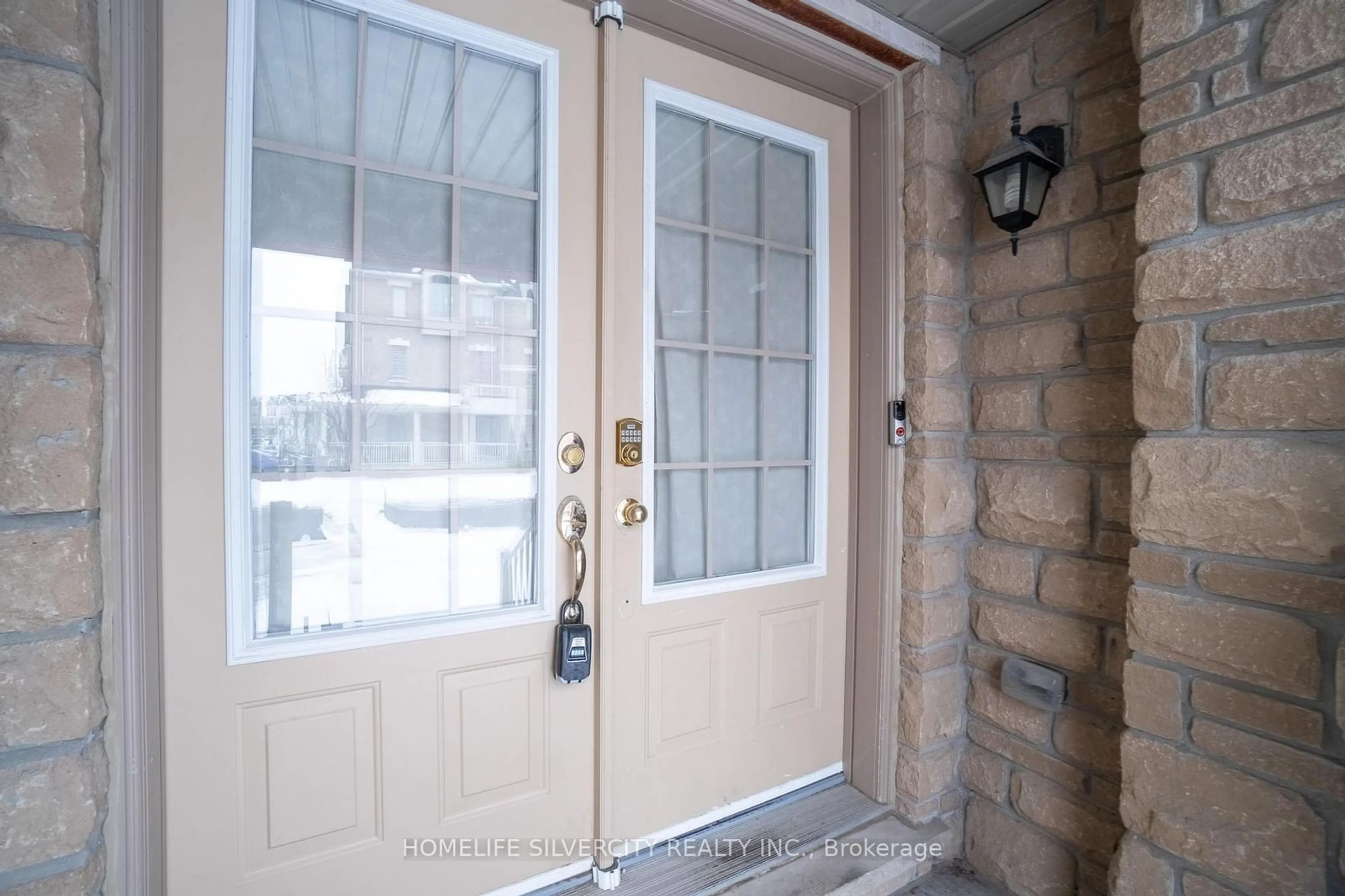 Indoor entryway for 78 New Pines Tr, Brampton Ontario L6Z 0B4