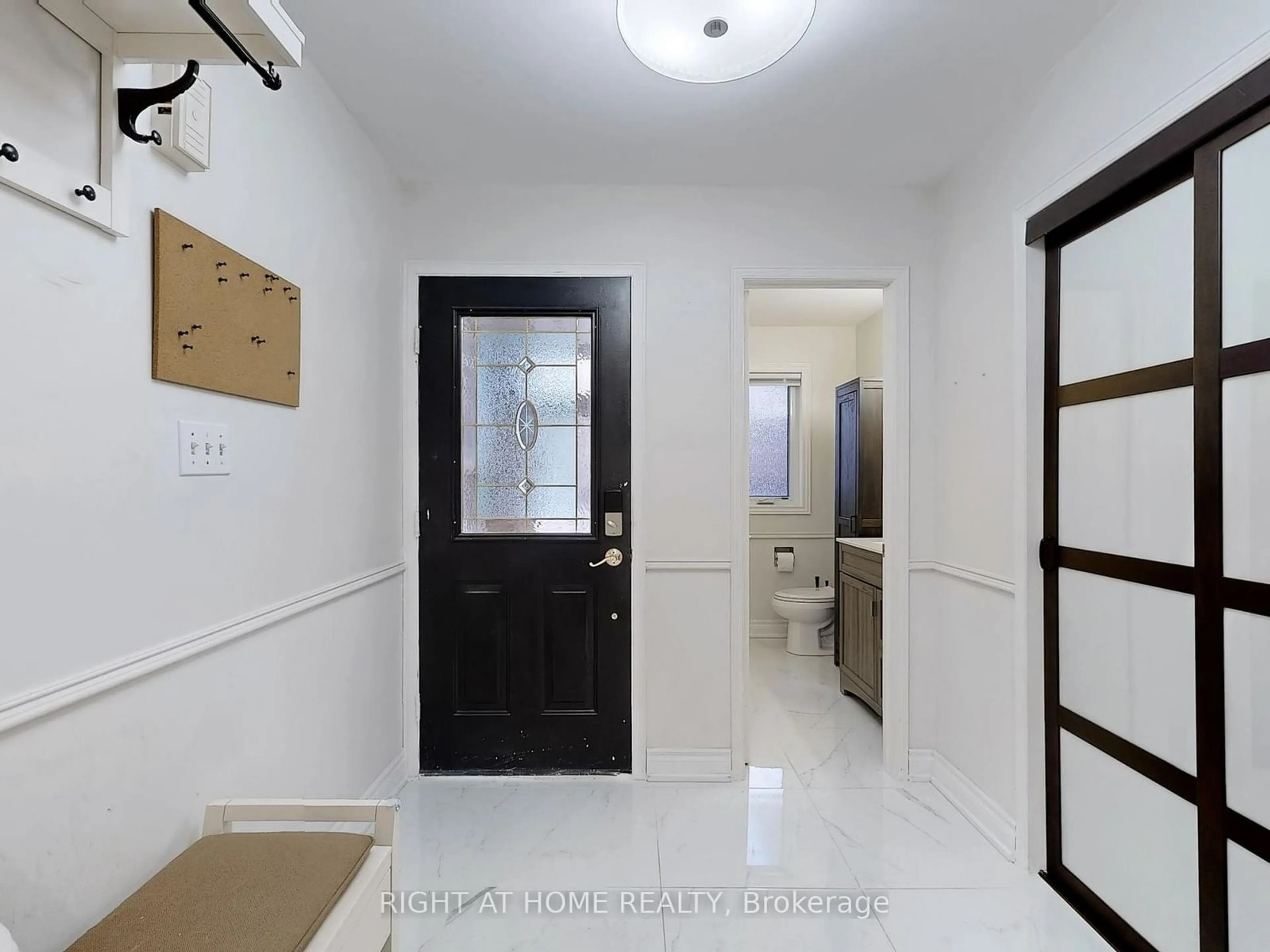 Indoor entryway for 2353 Mowat Ave, Oakville Ontario L6H 5X3