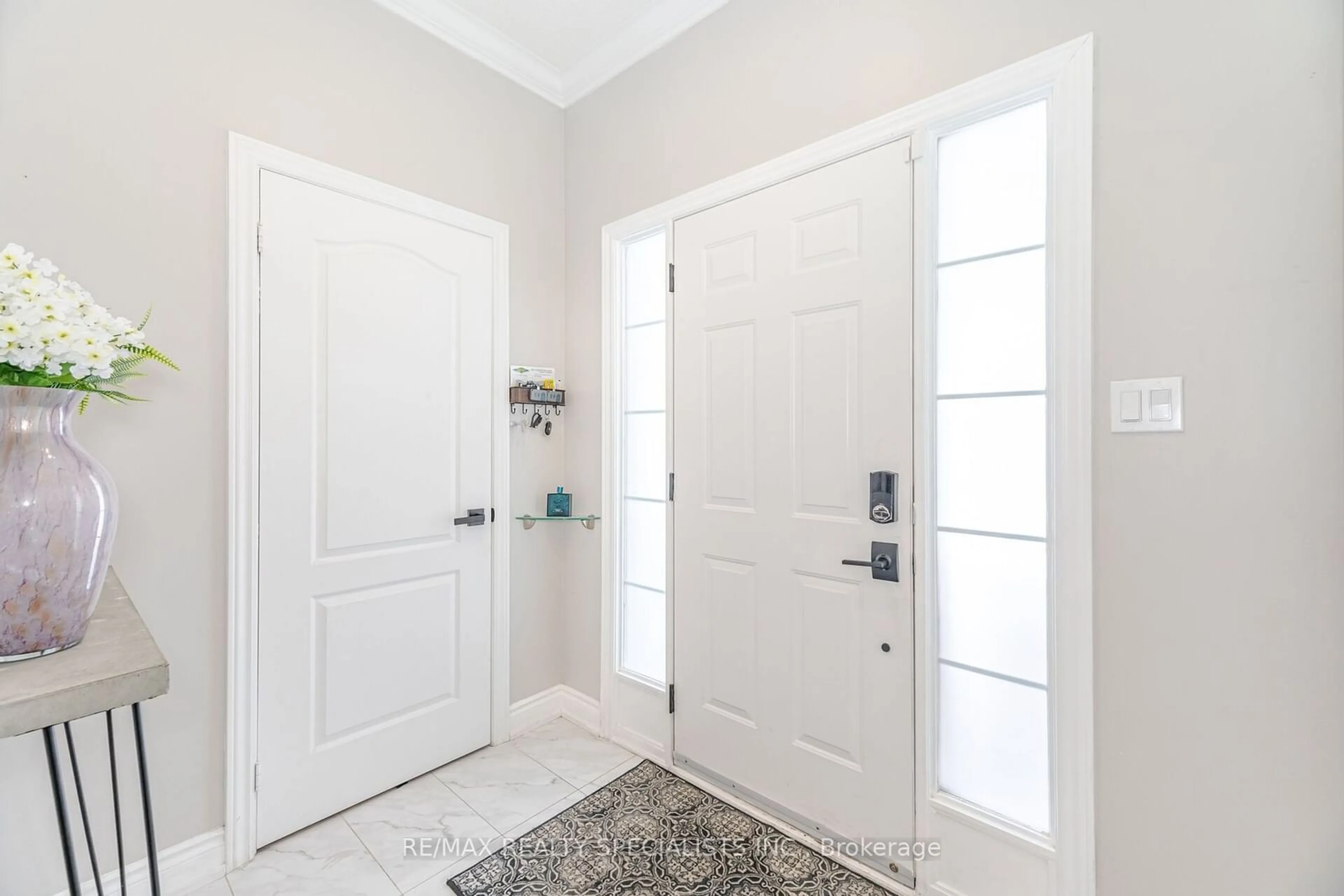 Indoor entryway for 16 Silver Egret Rd, Brampton Ontario L7A 3P4