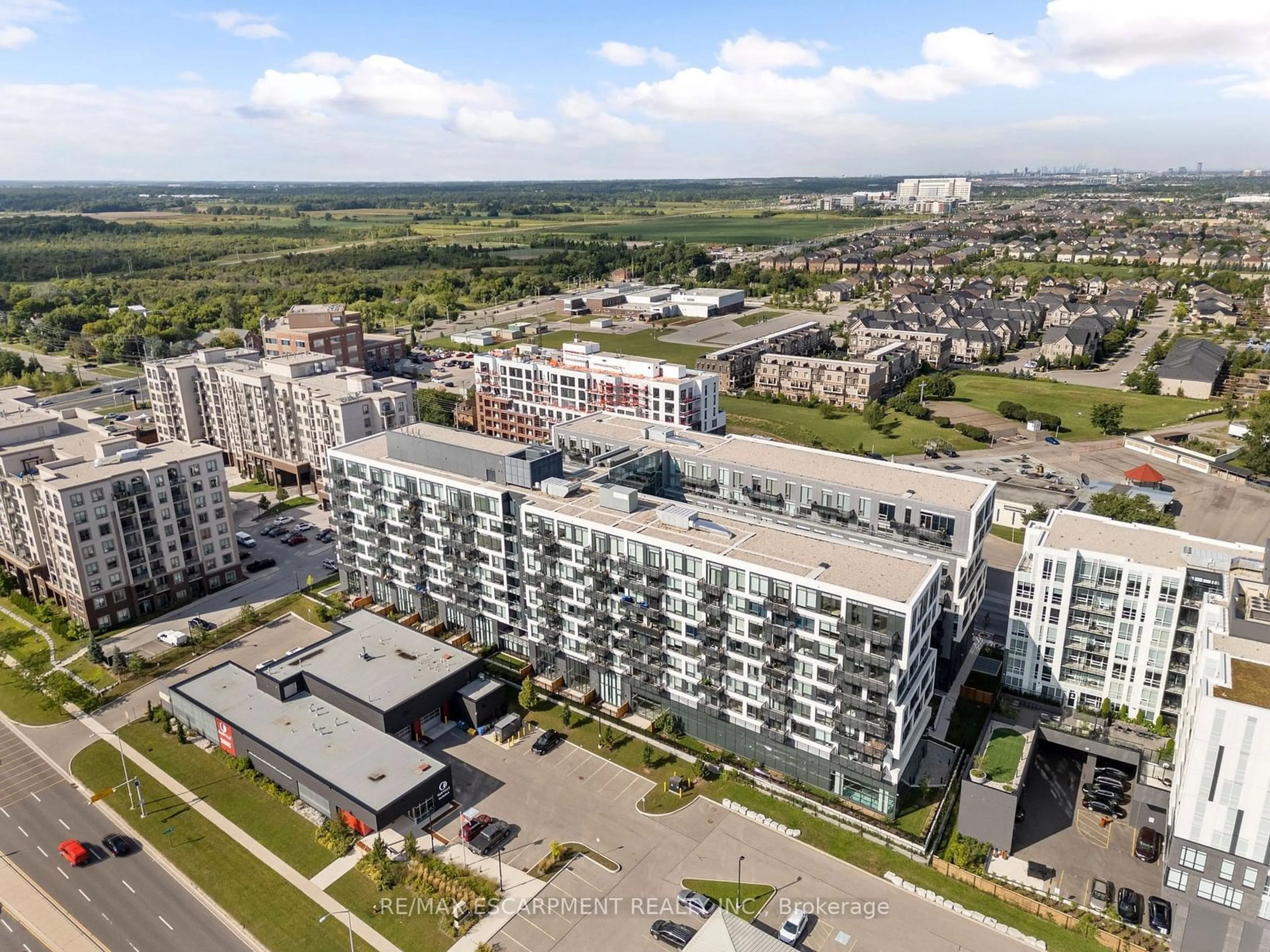 A pic from outside/outdoor area/front of a property/back of a property/a pic from drone, city buildings view from balcony for 2450 OLD BRONTE Rd #707, Oakville Ontario L6M 4J2