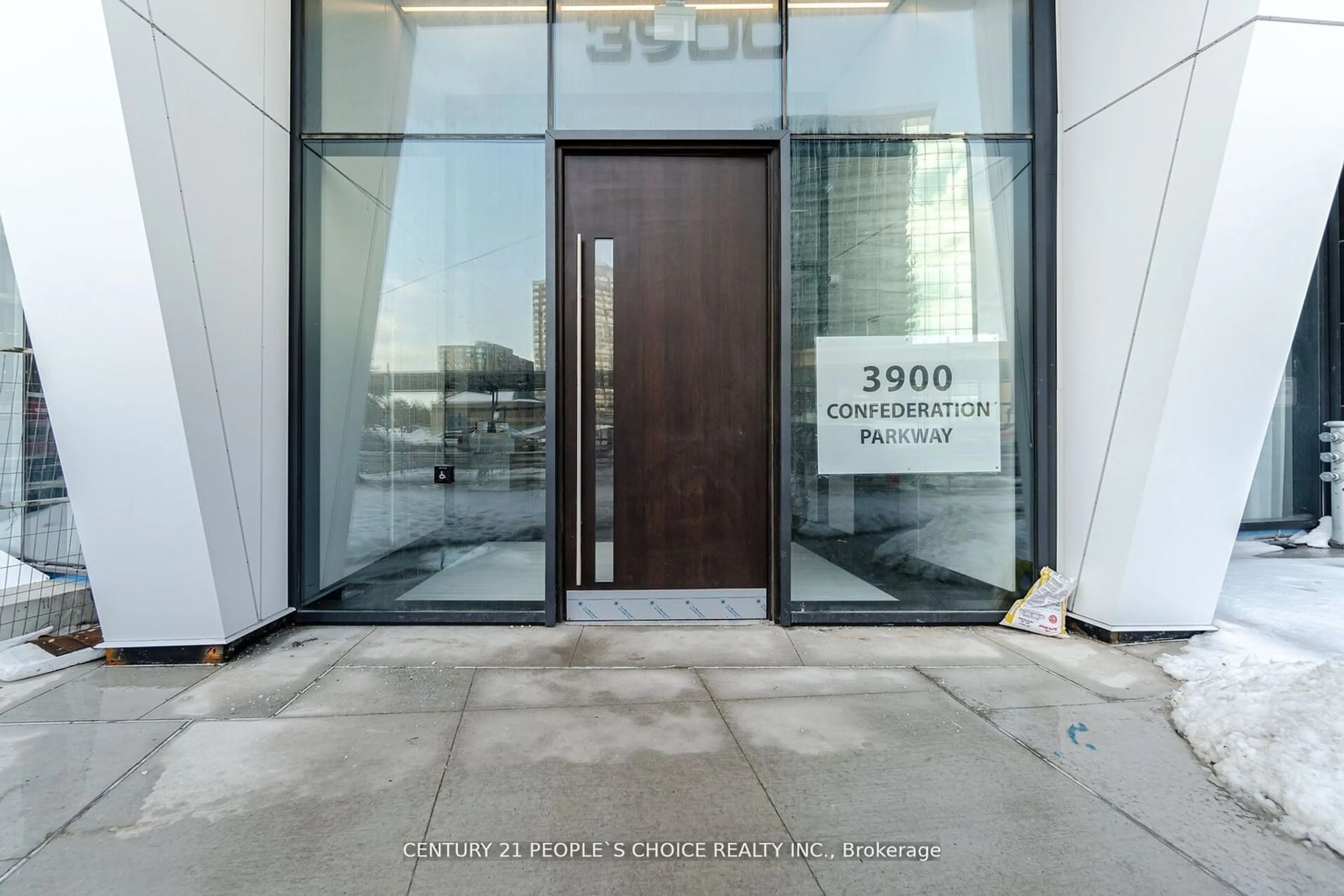 Indoor foyer for 3900 Confederation Pkwy #6014, Mississauga Ontario L5B 0M3