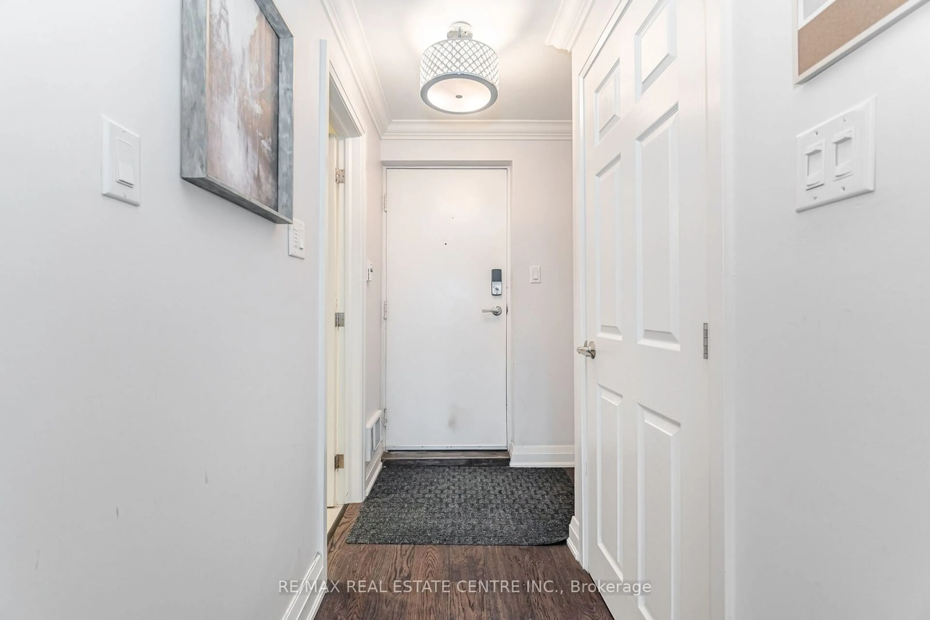 Indoor entryway for 2170 Bromsgrove Rd #23, Mississauga Ontario L5J 4J2