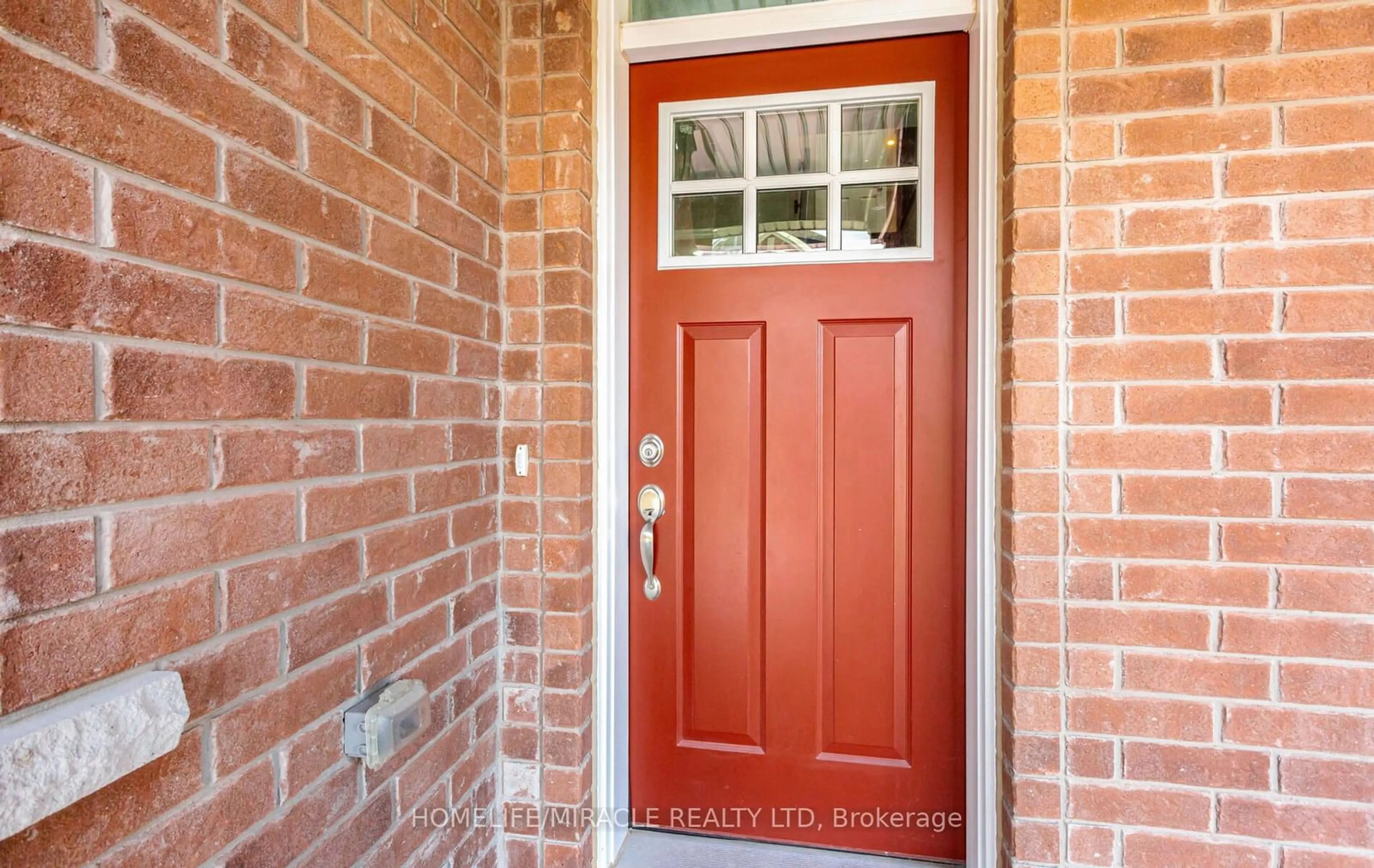 Indoor entryway for 1256 Redbud Gardens, Milton Ontario L9E 1S2