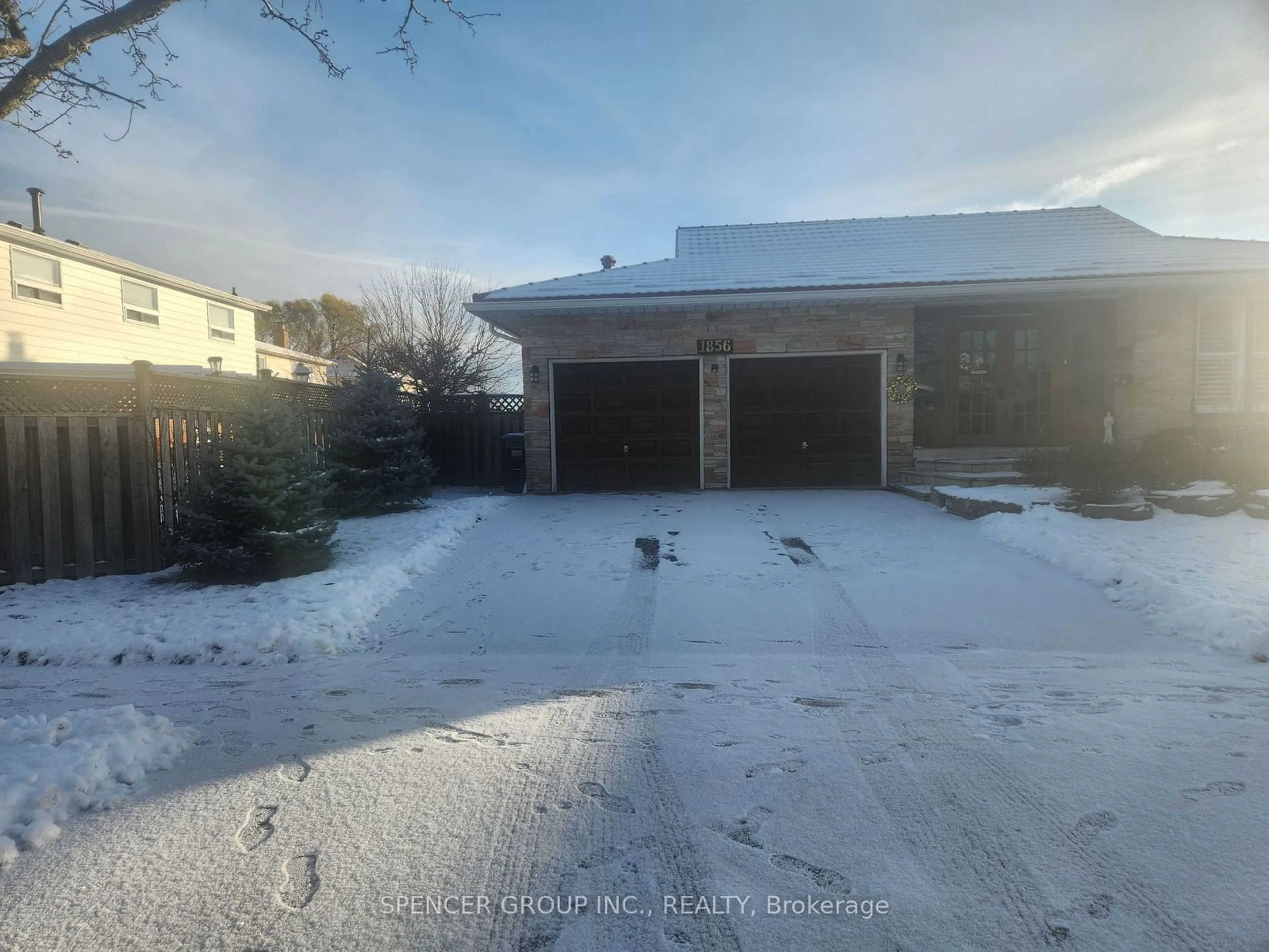 A pic from outside/outdoor area/front of a property/back of a property/a pic from drone, street for 1856 Briarcrook Cres, Mississauga Ontario L4X 1X4